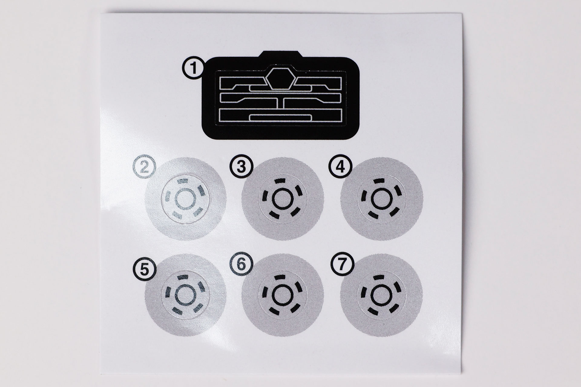 こちらが「恐竜搬送車」の車両に貼るシールだ