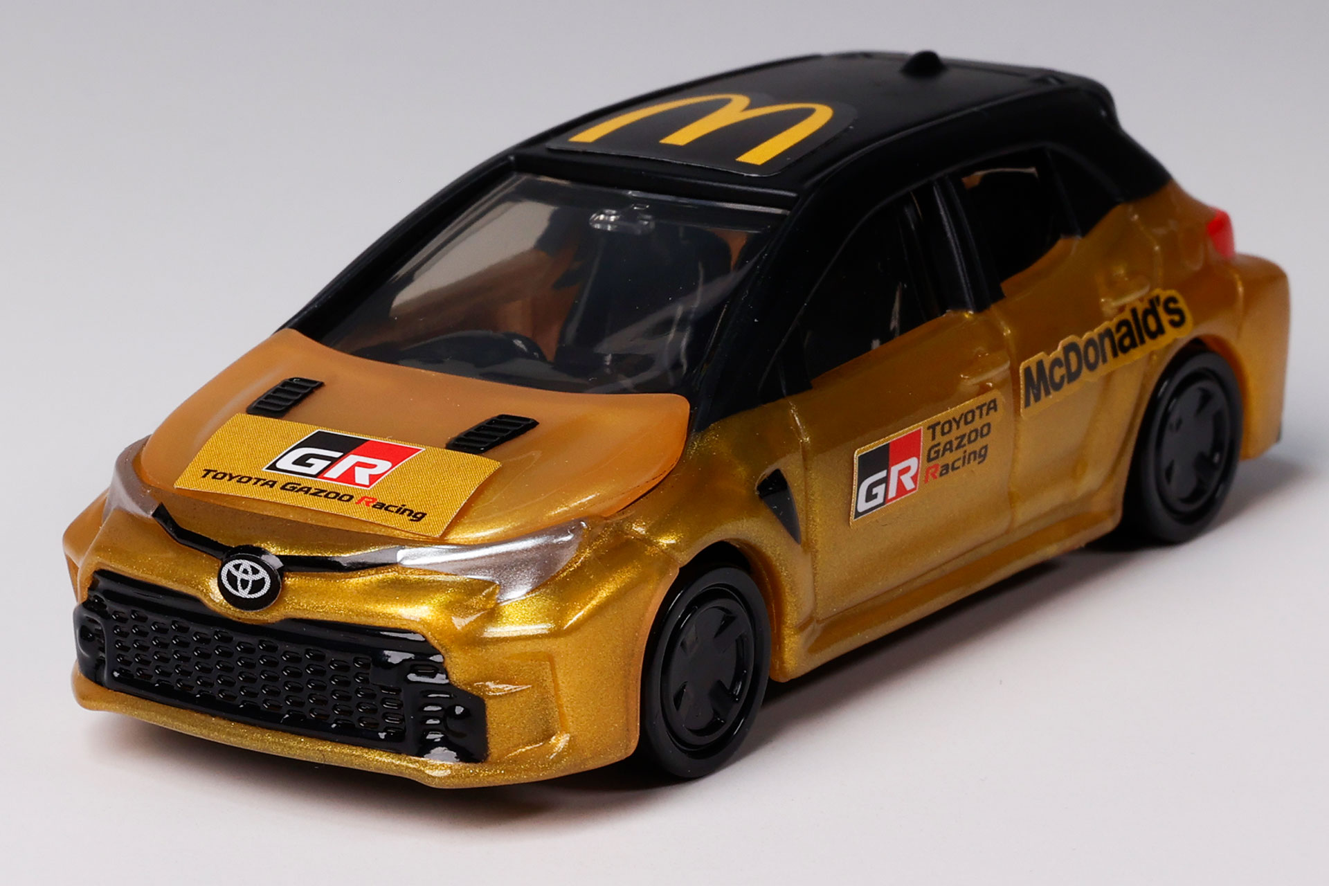 スポーツカーらしいスタイリッシュなボディも再現！