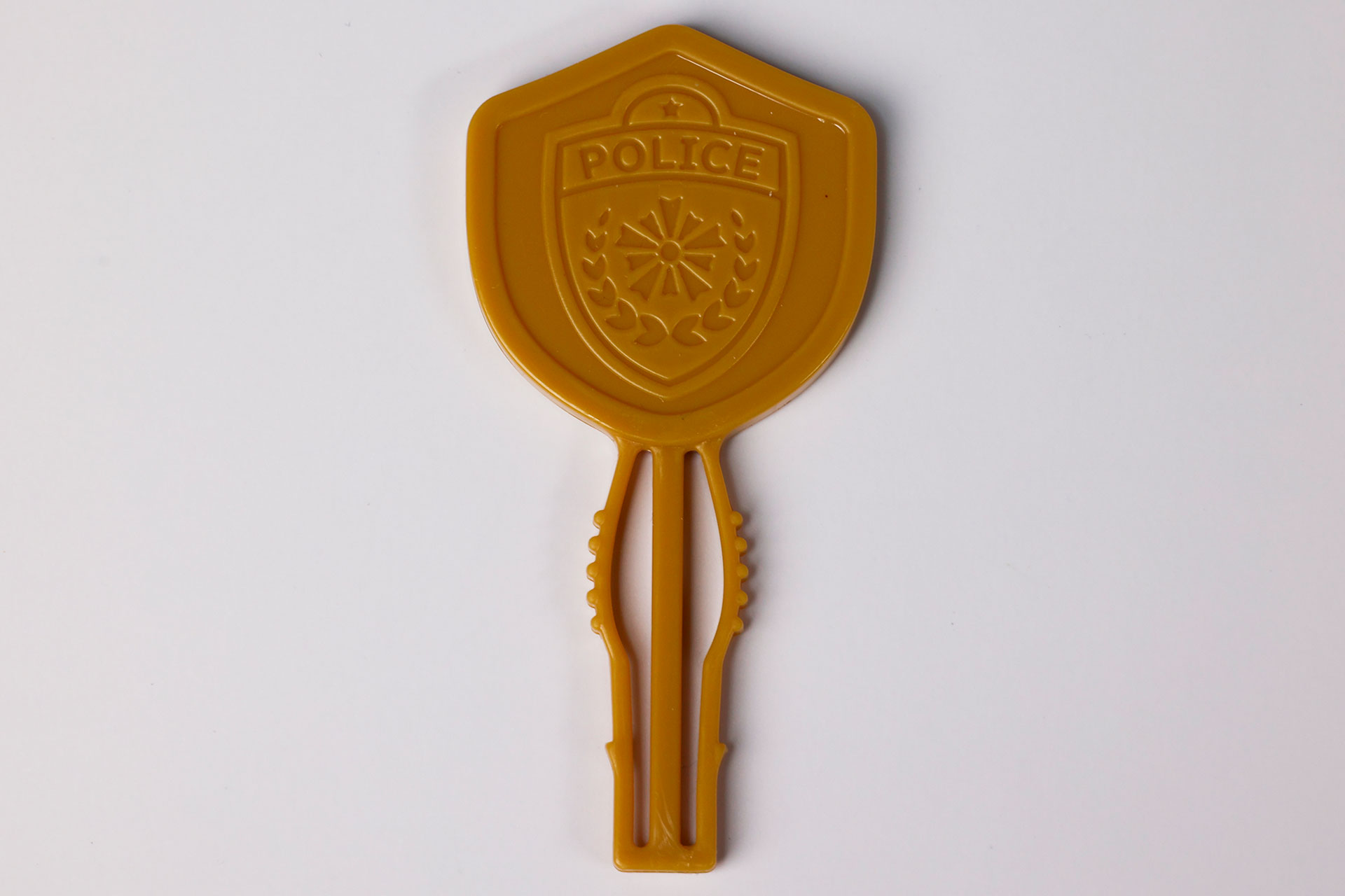 こちらはおもちゃに付属しているカギ