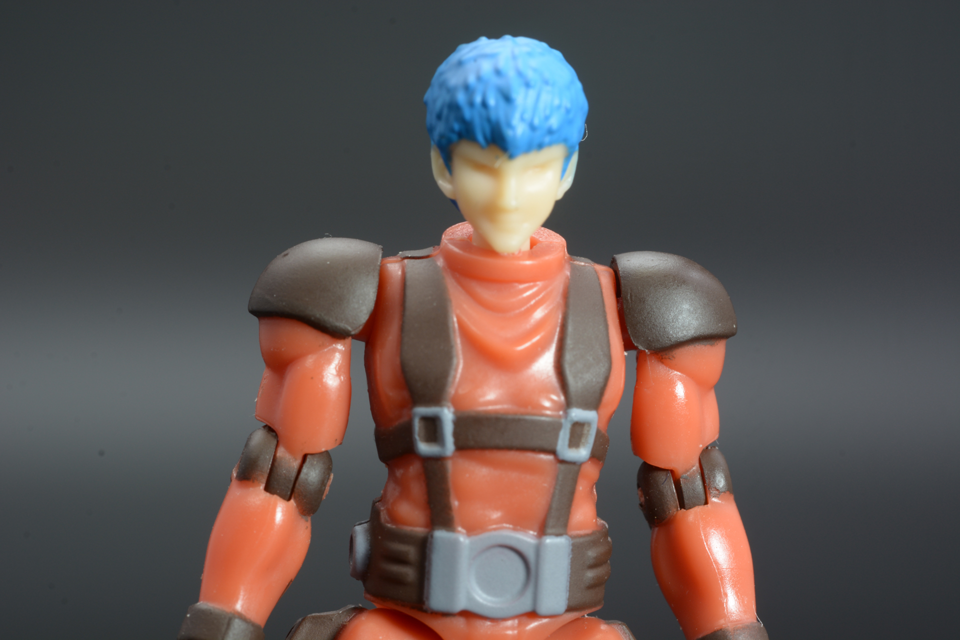 自分で塗装できる頭部も付属