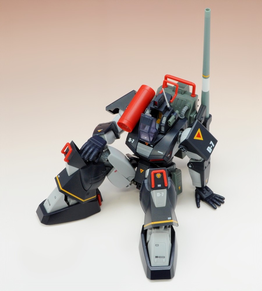 「HI-METAL R ダグラム」は差し替えなしで「朽ちたダグラム」のポーズがとれる