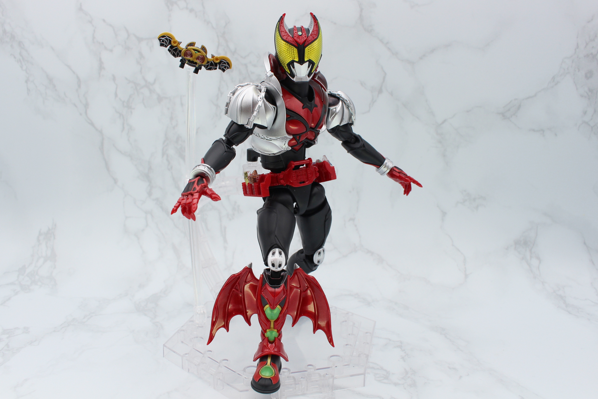 「Figure-rise Standard 仮面ライダーキバ キバフォーム」。4月13日発売。価格は4,400円