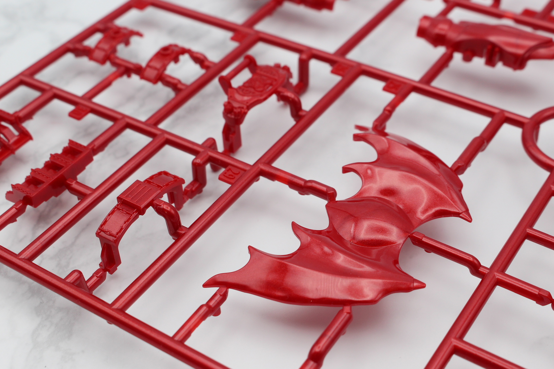 パーツごとに違った質感で成形されている