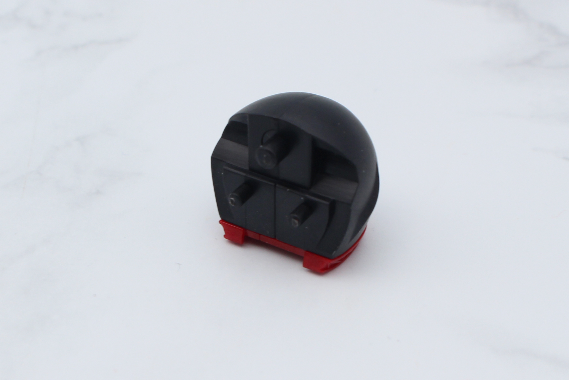 後頭部を組み立てて、顔のパーツに取り付け