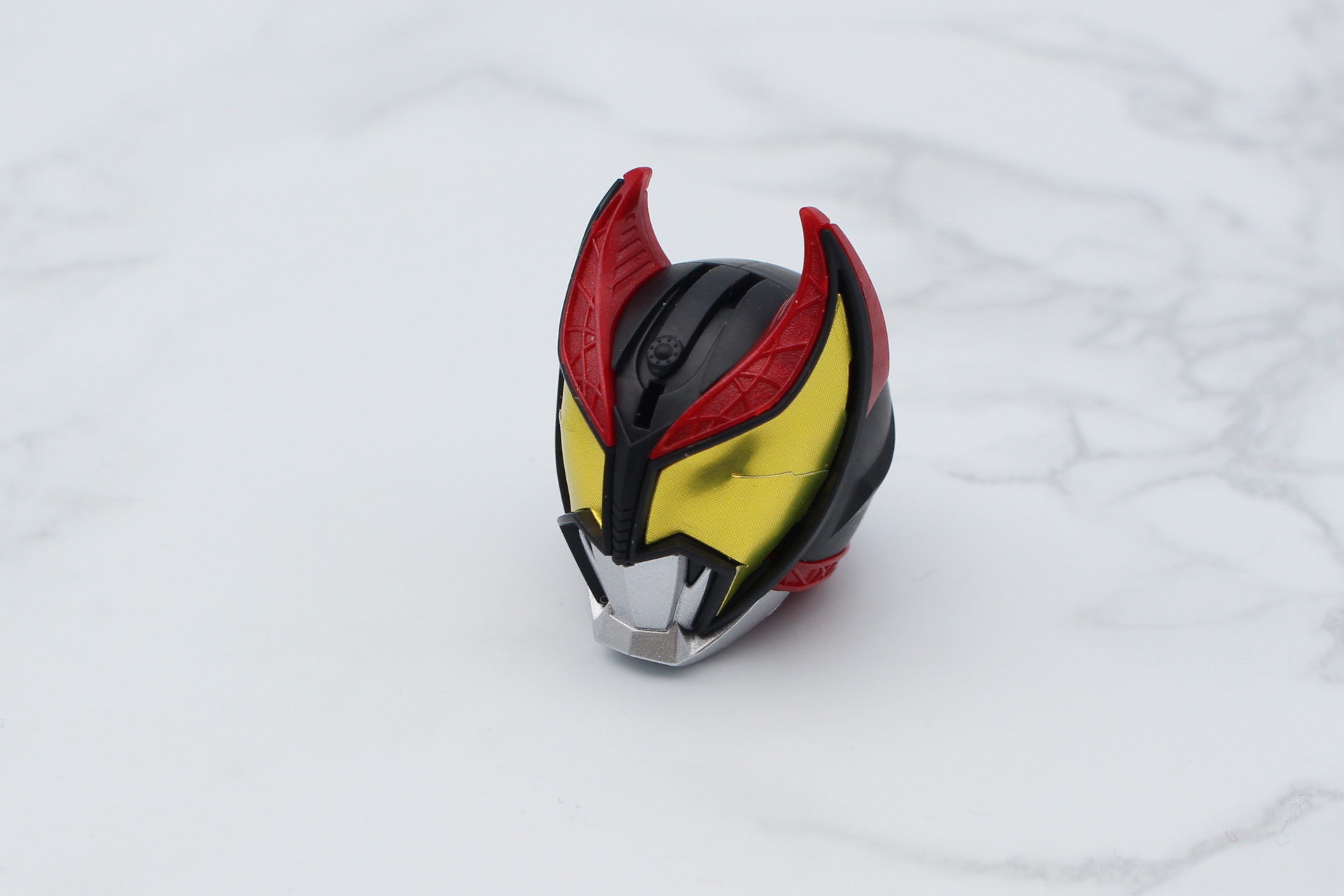 後頭部を組み立てて、顔のパーツに取り付け