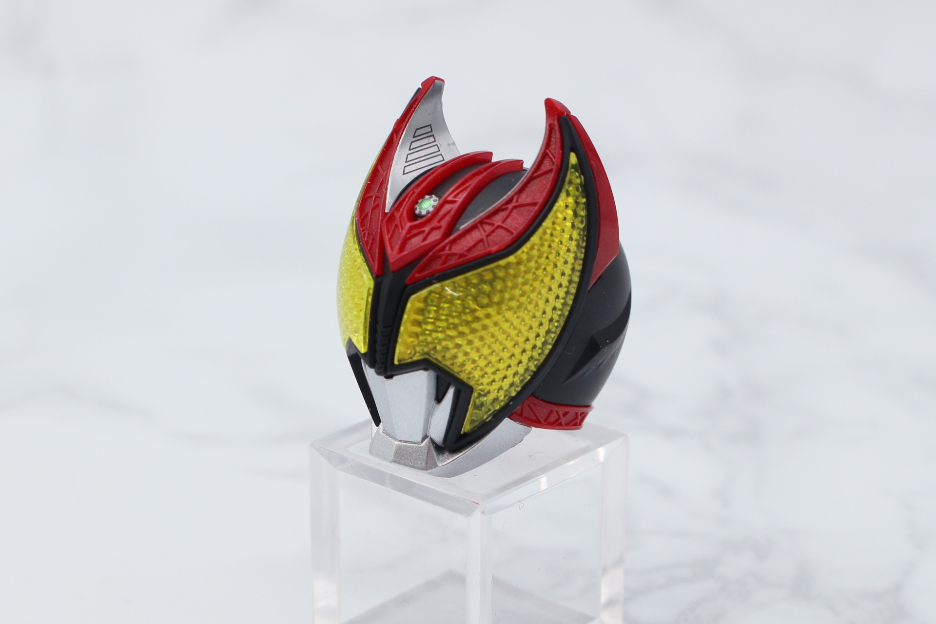 オムニレンズにクリアパーツをはめ込んで頭部が完成