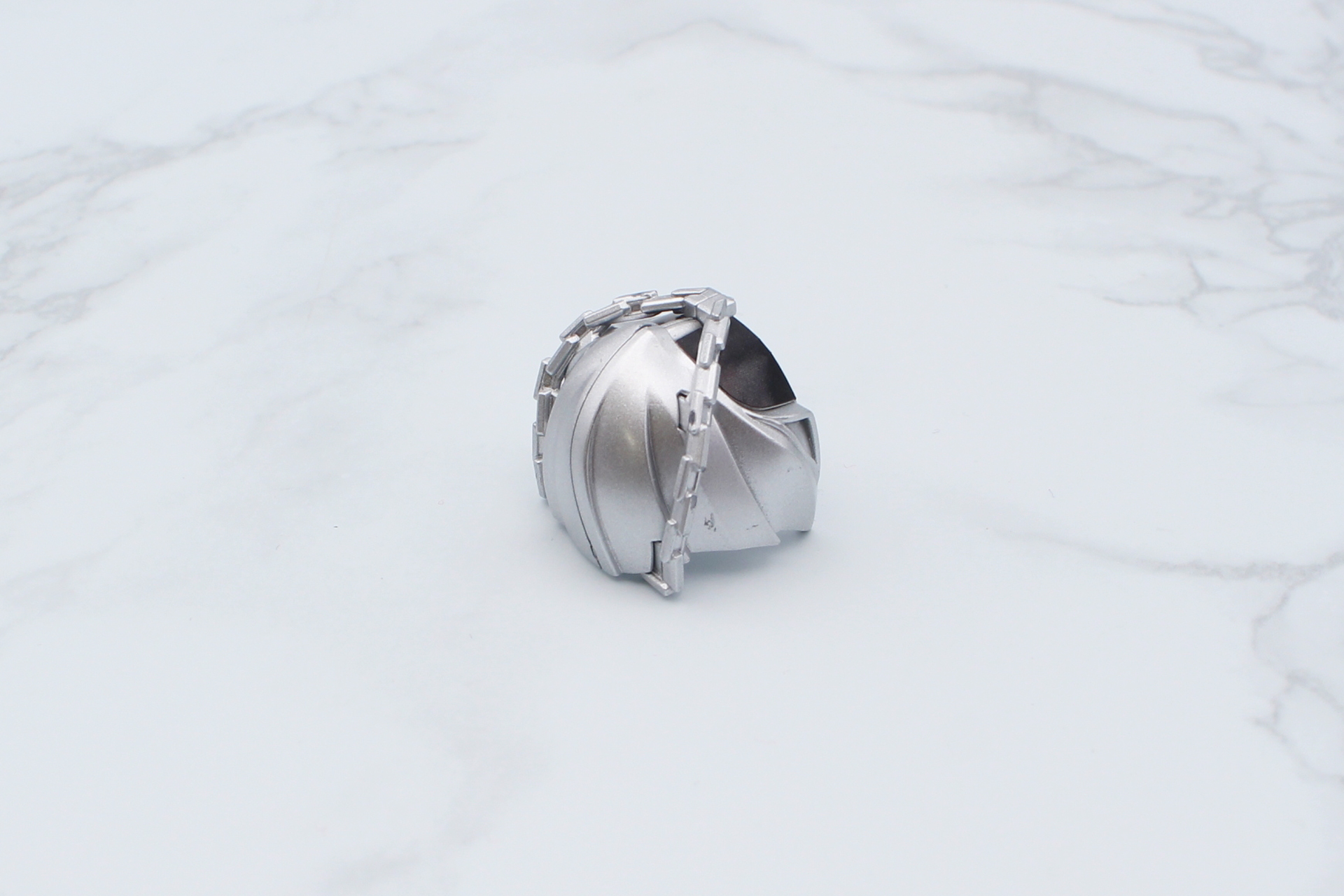 カテナ（鎖）のパーツを取り付ける