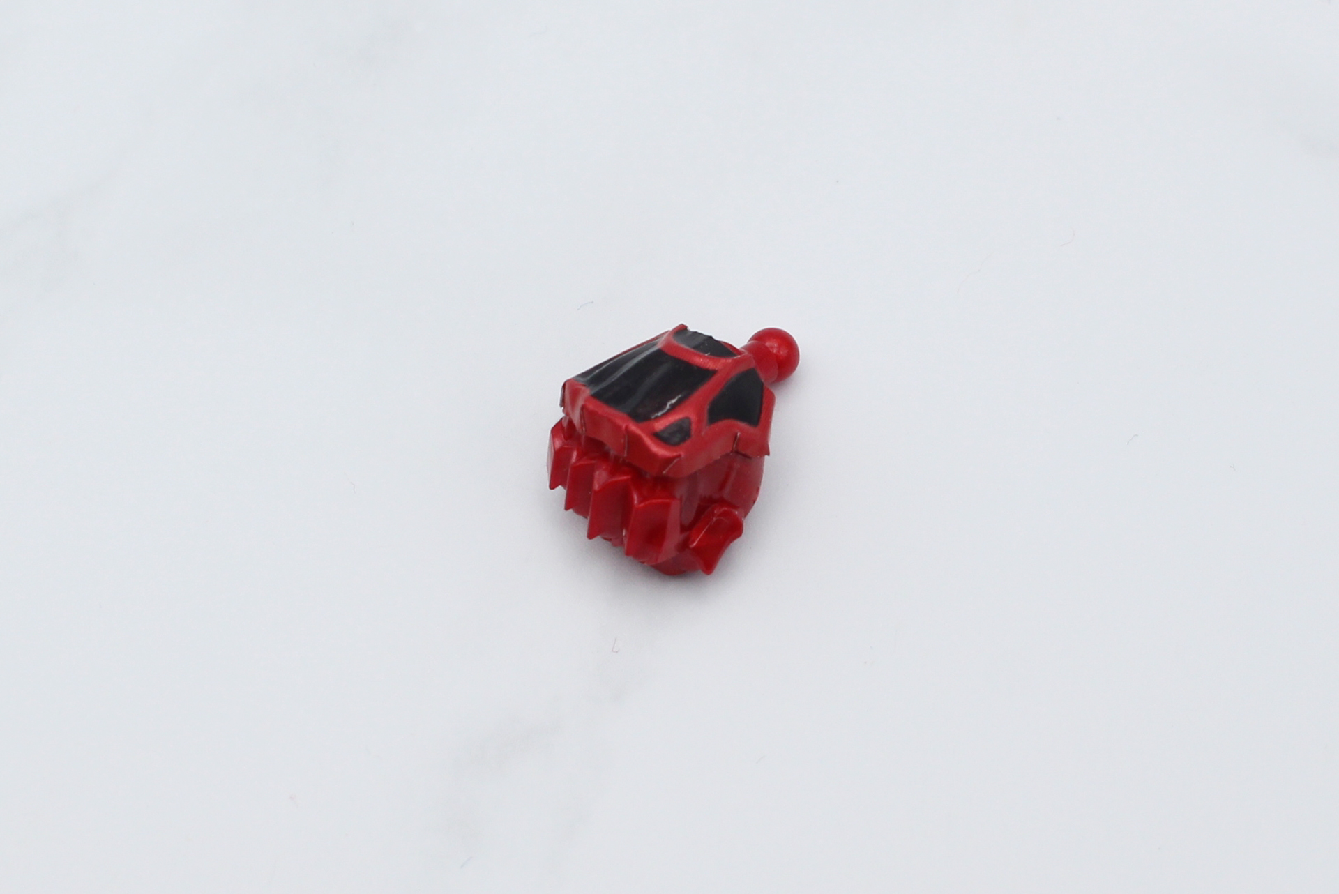 手首の組み立て。手甲の模様はシールだ