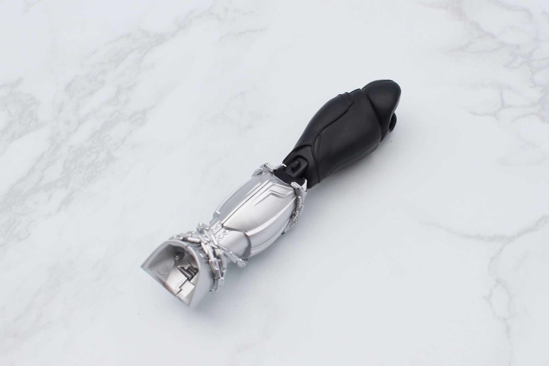 膝関節を挟んで太ももと脛を組み付け