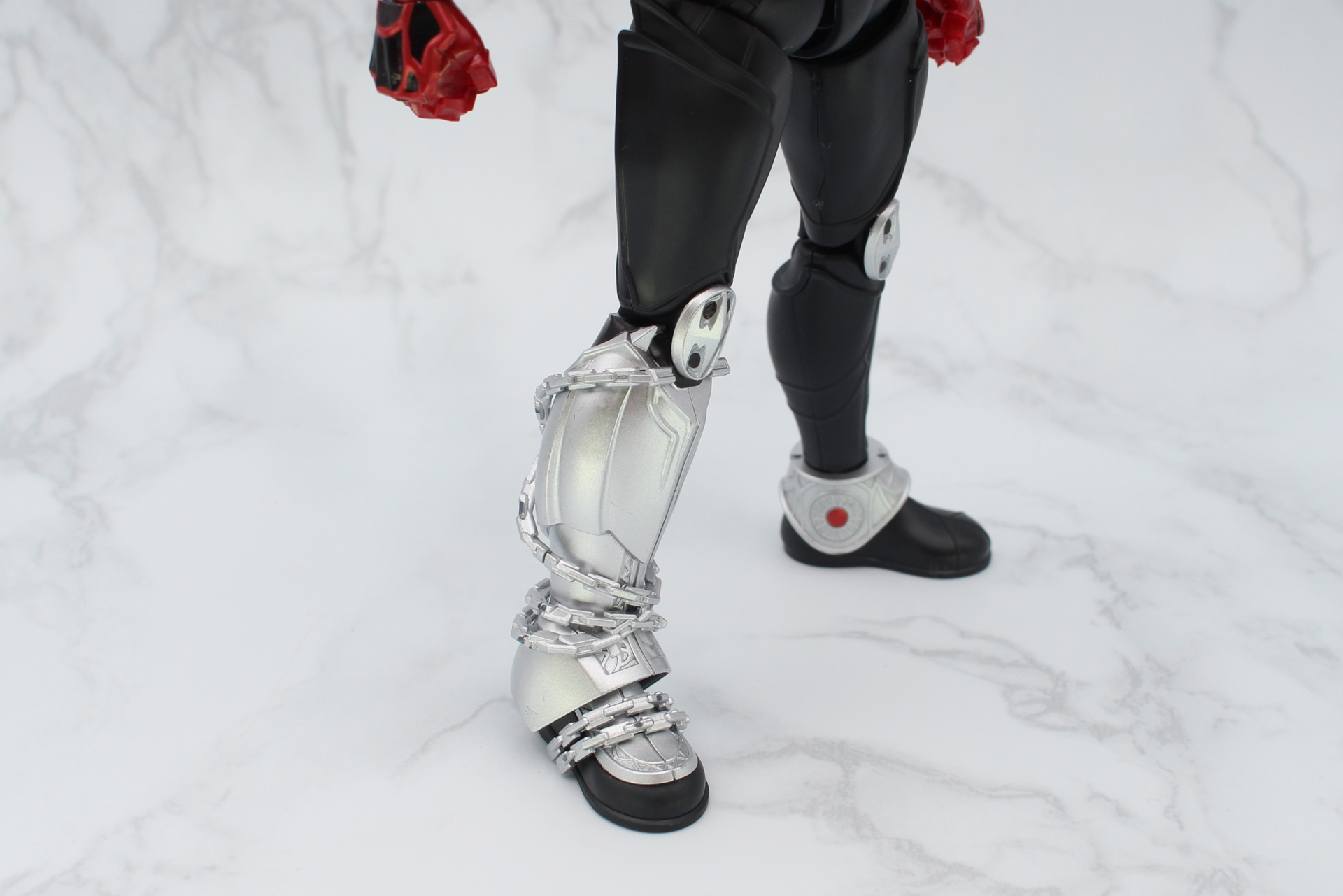 ヘルズゲートとカテナ。カテナは一部がわずかに浮いた設計で、立体感を出している