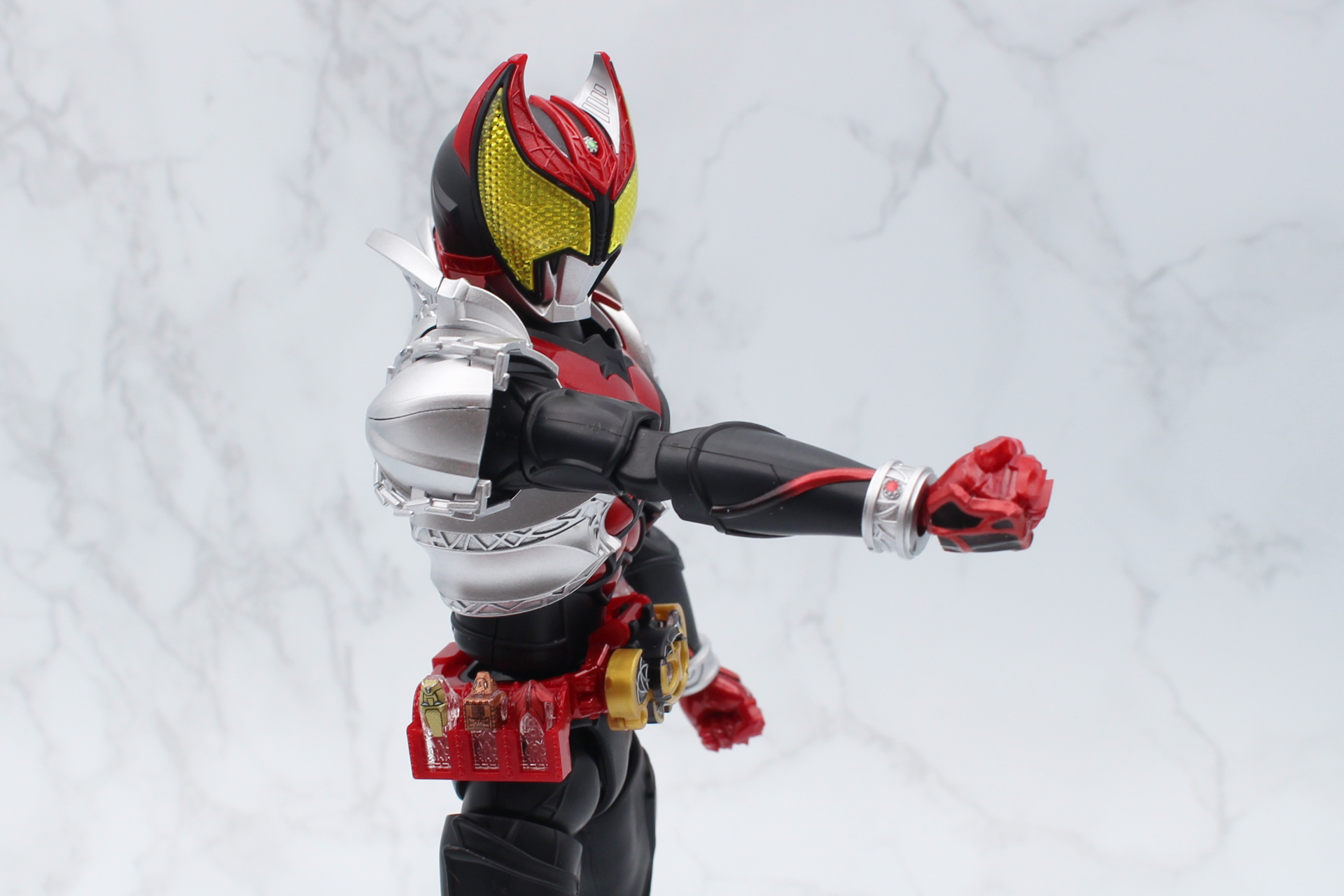 前腕を引き出すことで肘を深く曲げられる