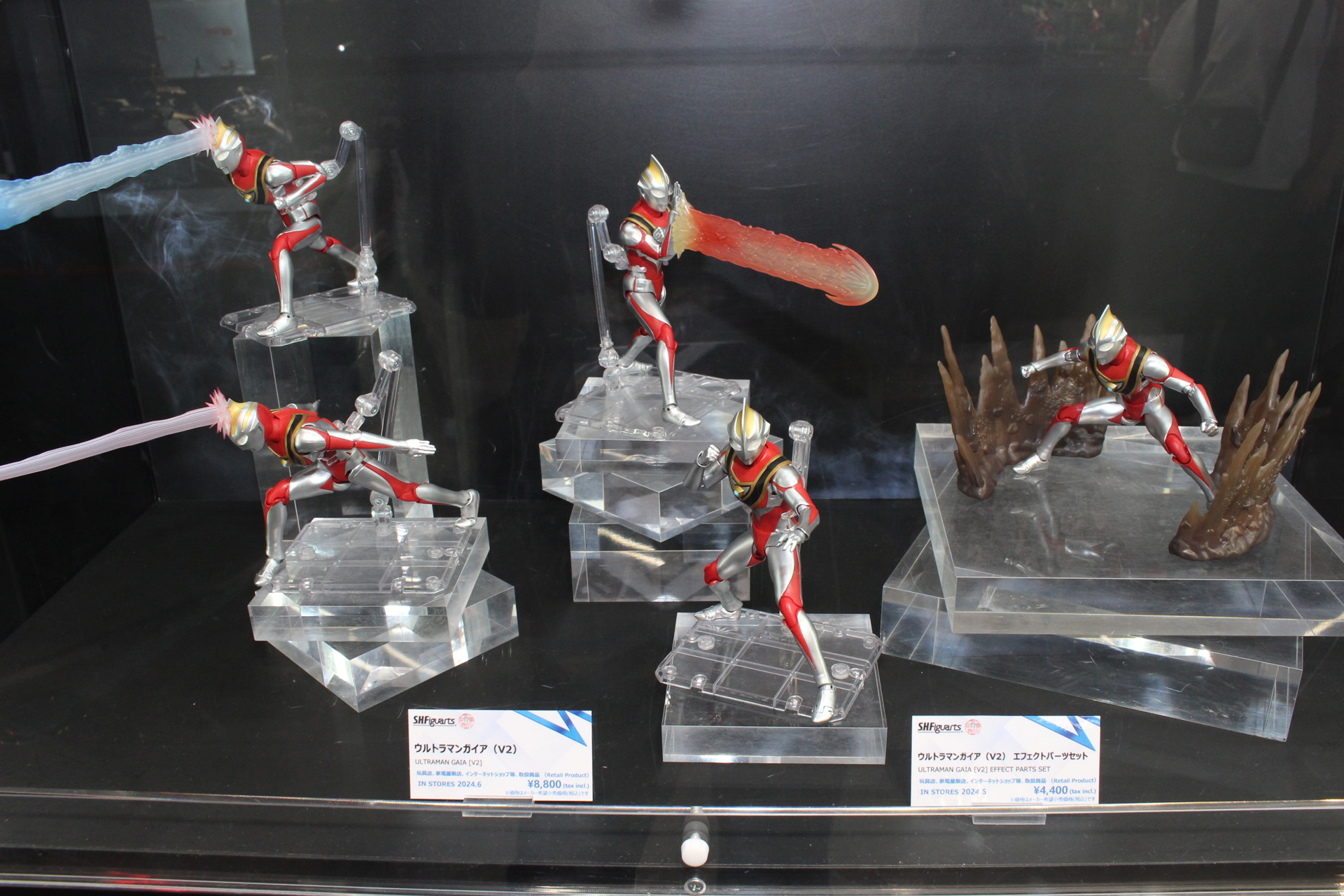 TAMASHII NATIONS STORE TOKYOの「S.H.Figuarts（真骨彫製法）ウルトラマンガイア（V2）」展示コーナー
