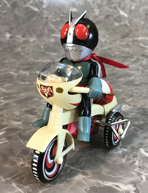 仮面ライダー 三輪車型フィギュア at_05_l.jpg