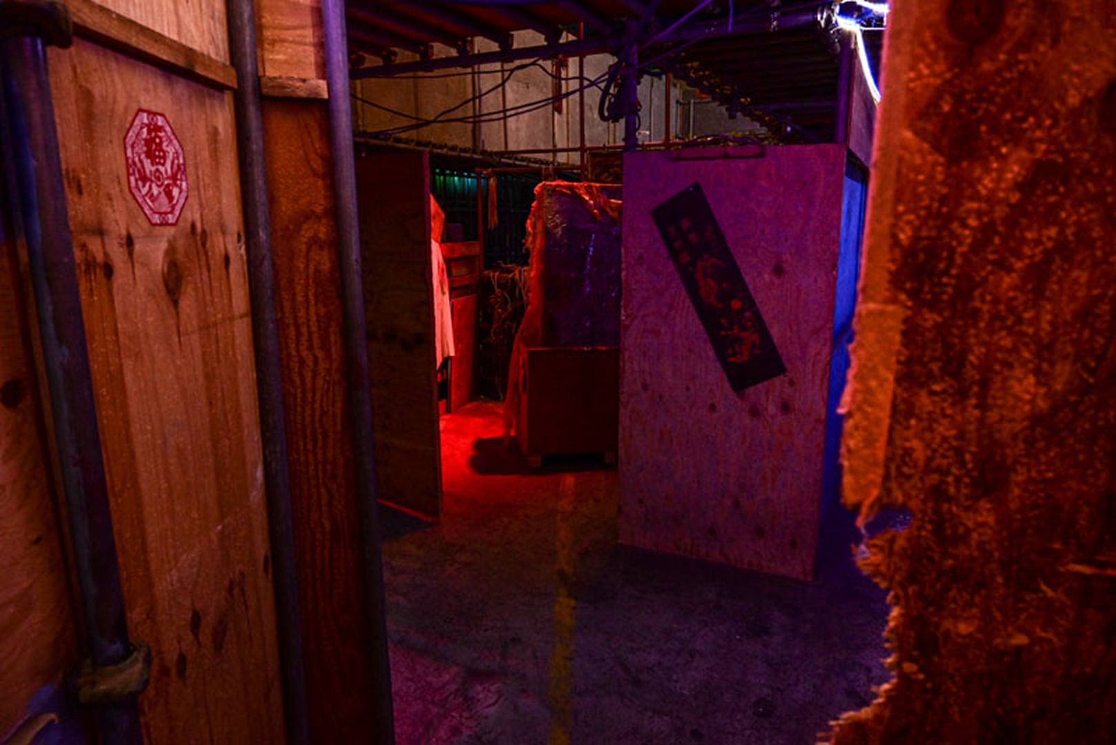 こちらは2階に上がる階段