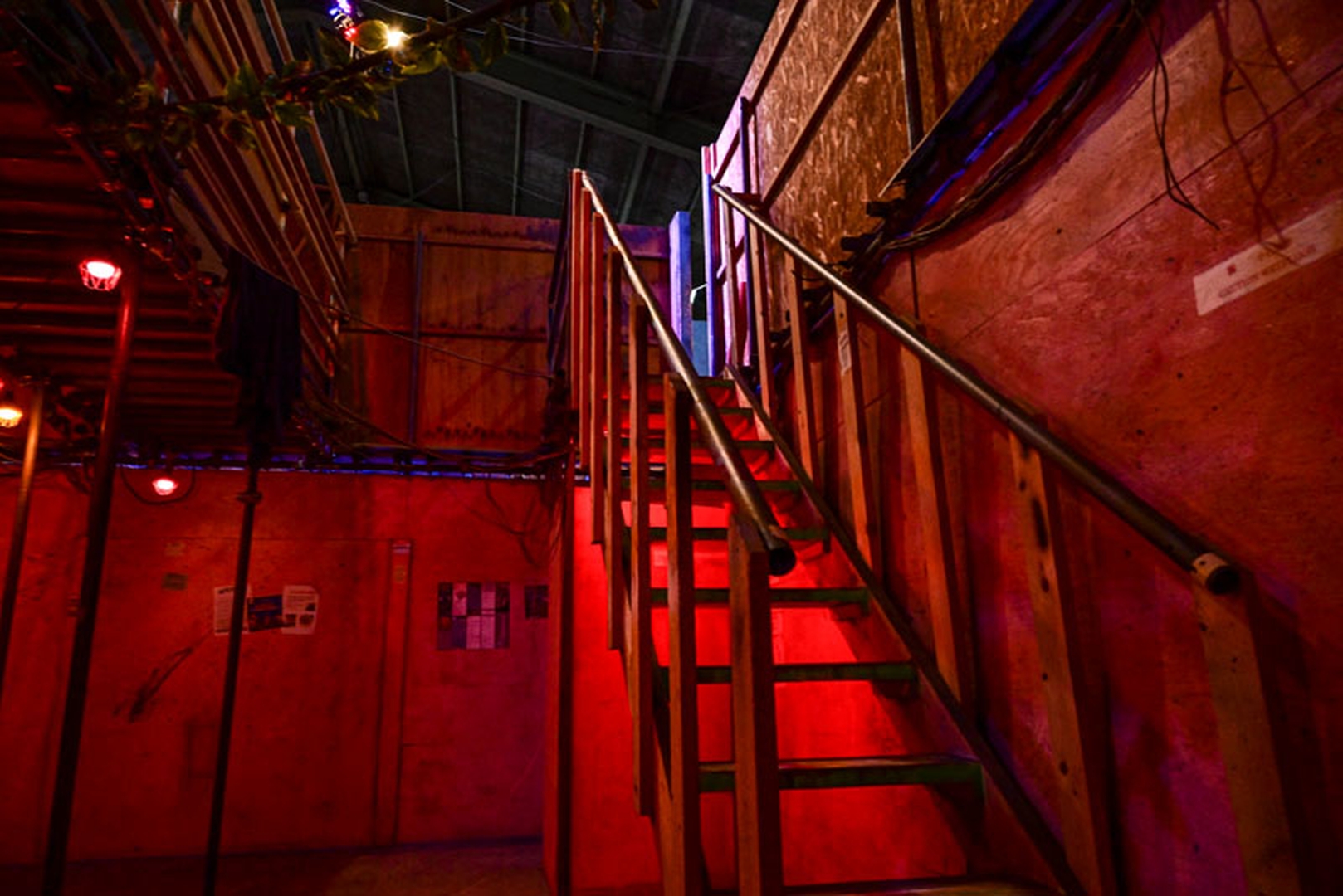 こちらは2階に上がる階段