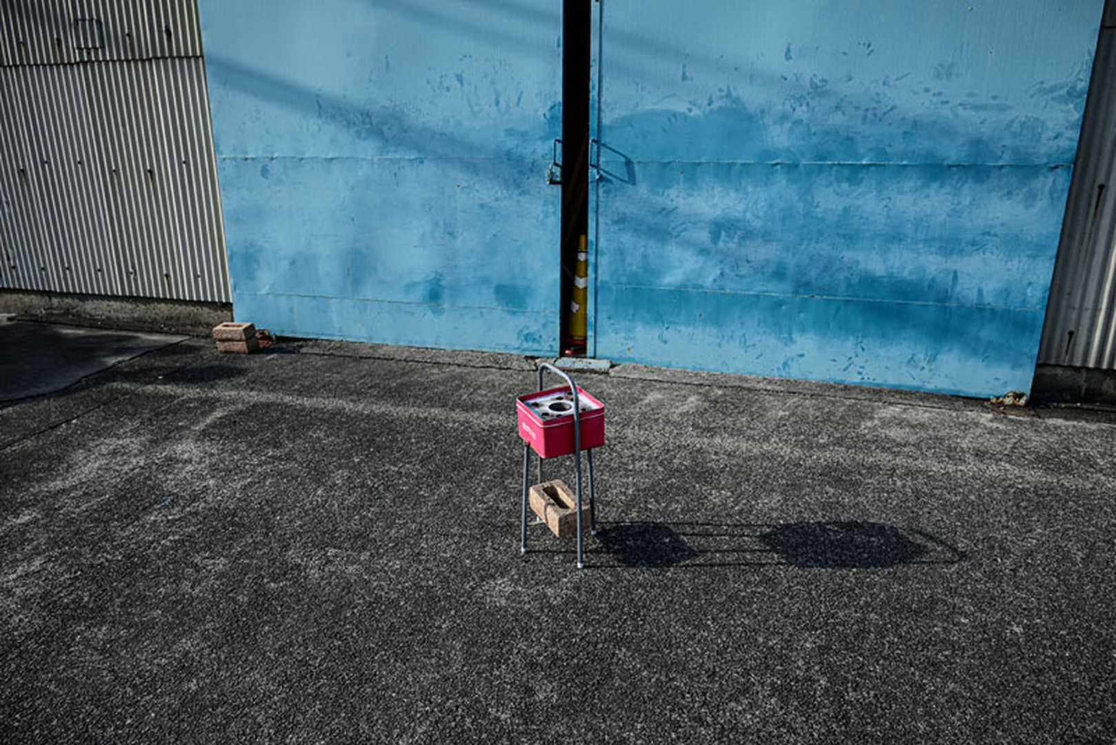 入口近くに用意された喫煙スペース