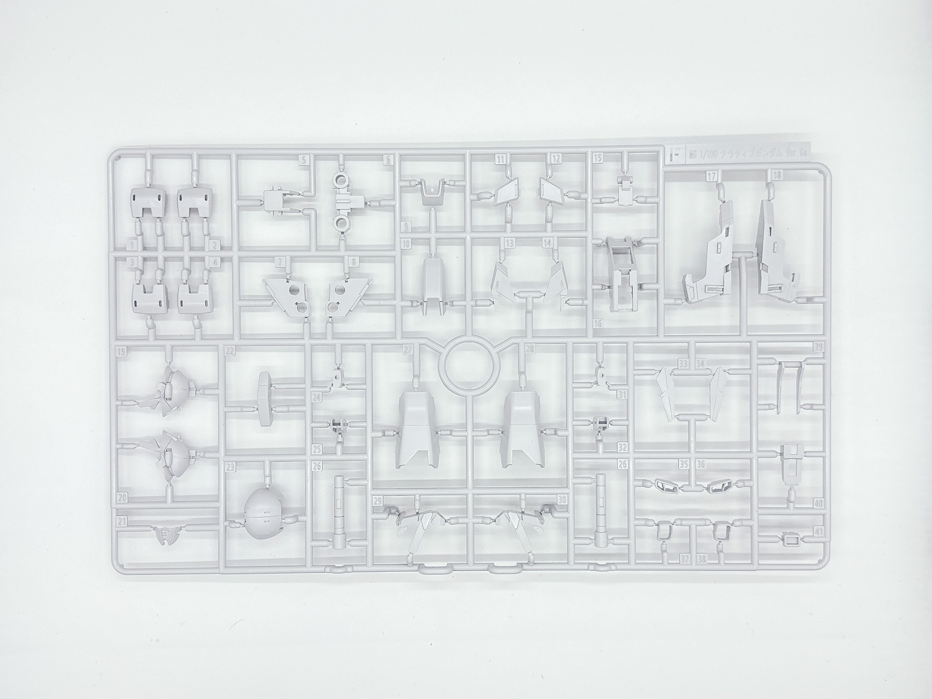 「MG 1/100 ユニコーンガンダム Ver.Ka」を構成するランナー。Gパーツ、Iパーツ、Lパーツは同じランナーが2枚入っています。