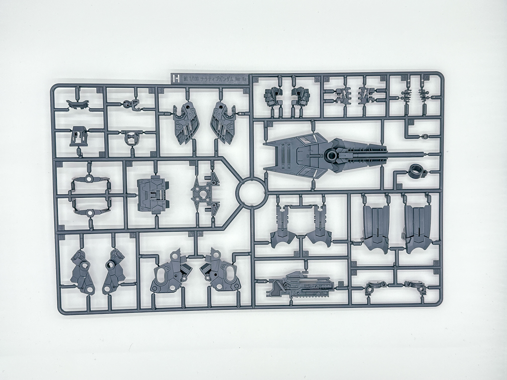 「MG 1/100 ユニコーンガンダム Ver.Ka」を構成するランナー。Gパーツ、Iパーツ、Lパーツは同じランナーが2枚入っています。