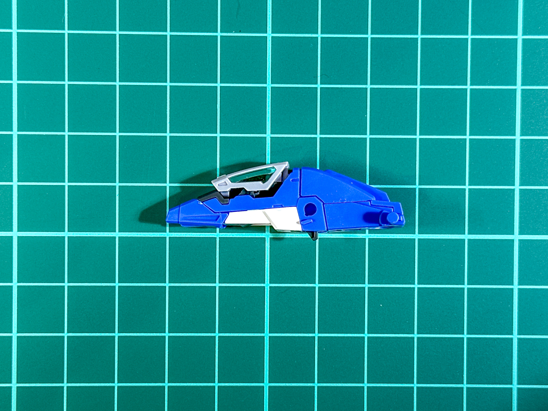 機首部分の可動は引き出しによる可動も有しています。