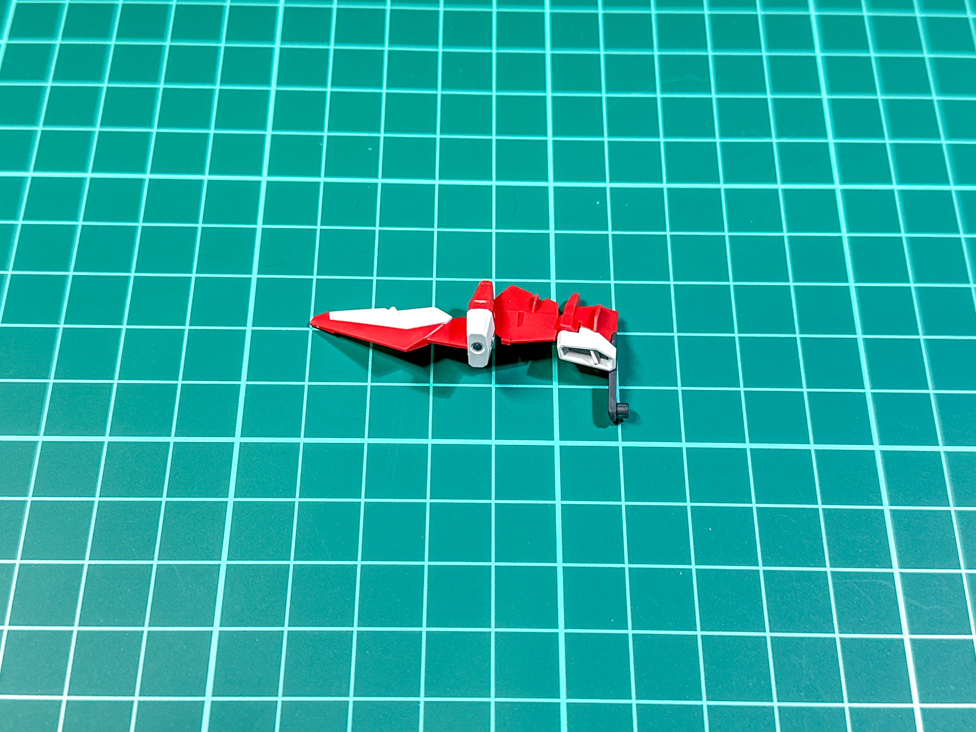 組み立てが完了した主翼。鳥の羽をイメージした形状となっています。
