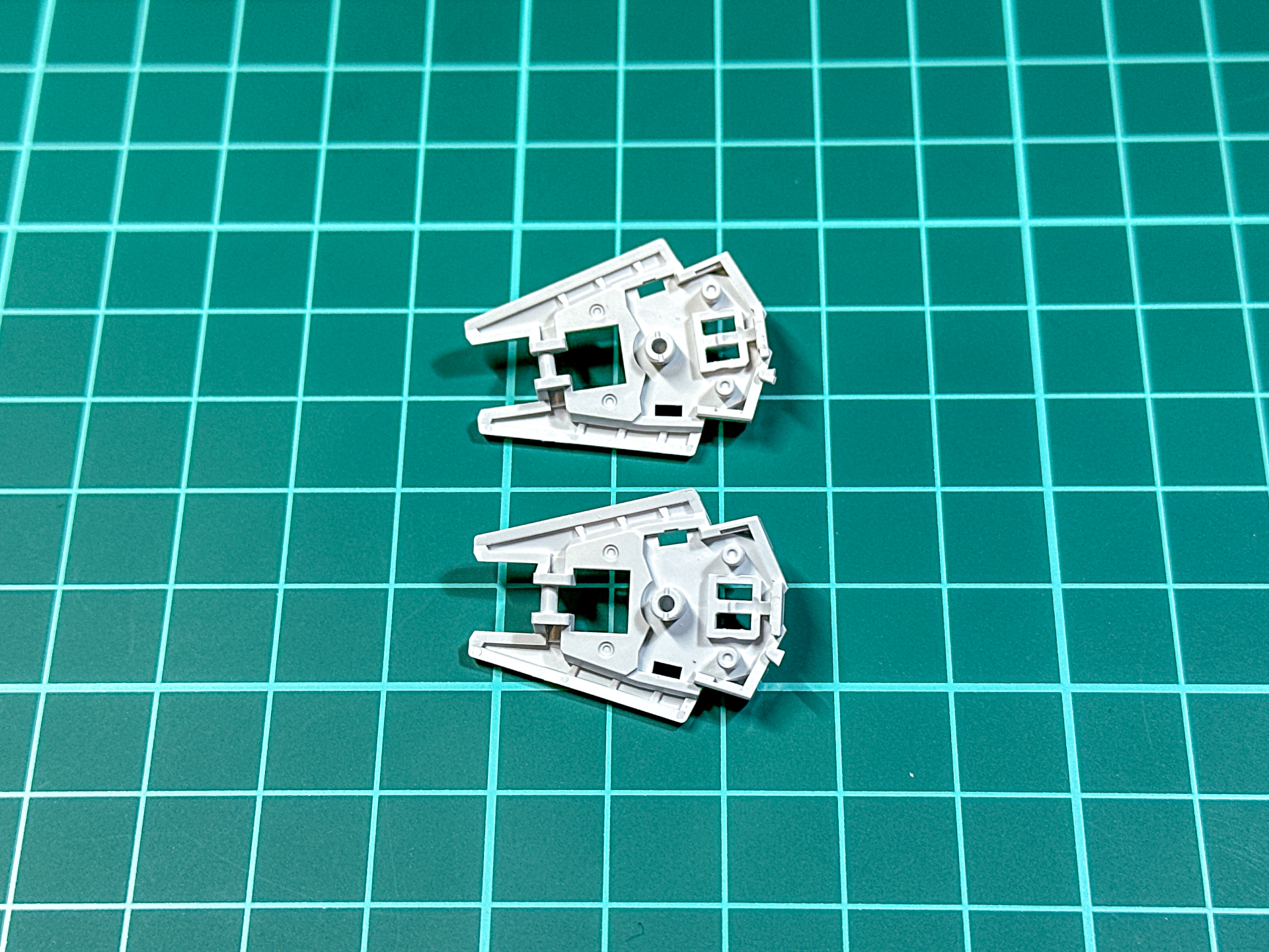 サイドアーマーの一部にはアンダーゲートが採用されています。