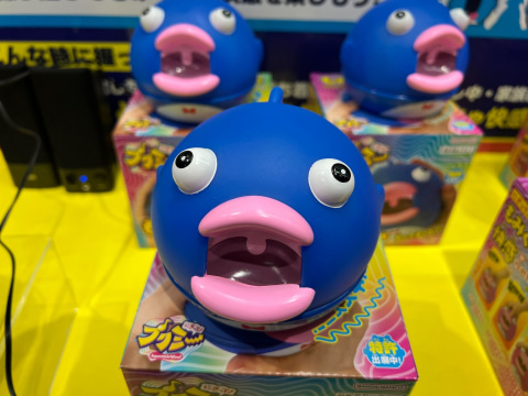 バンダイ、「ミニオン」を握って音を出させる新作玩具を展示中