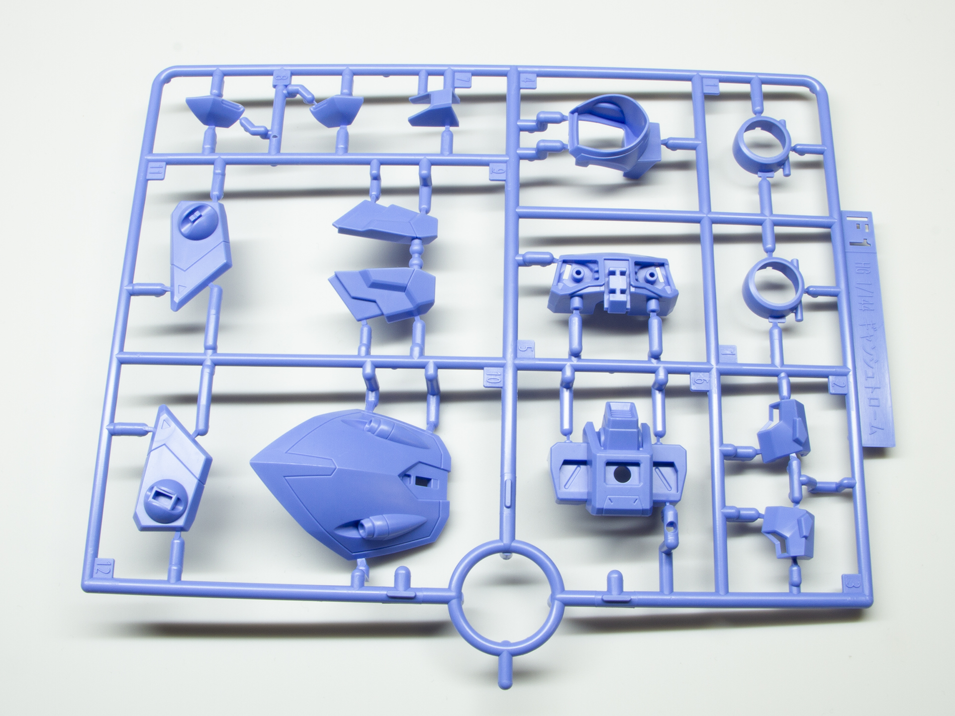 F1ランナー。胴体のブルーのパーツ