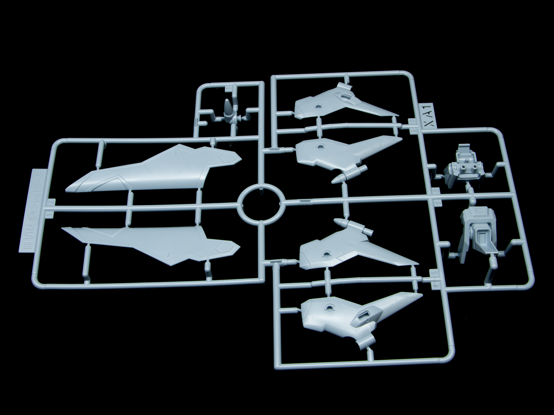XA1ランナー。XA2ランナーと共にバックパックの翼を構成するパーツ