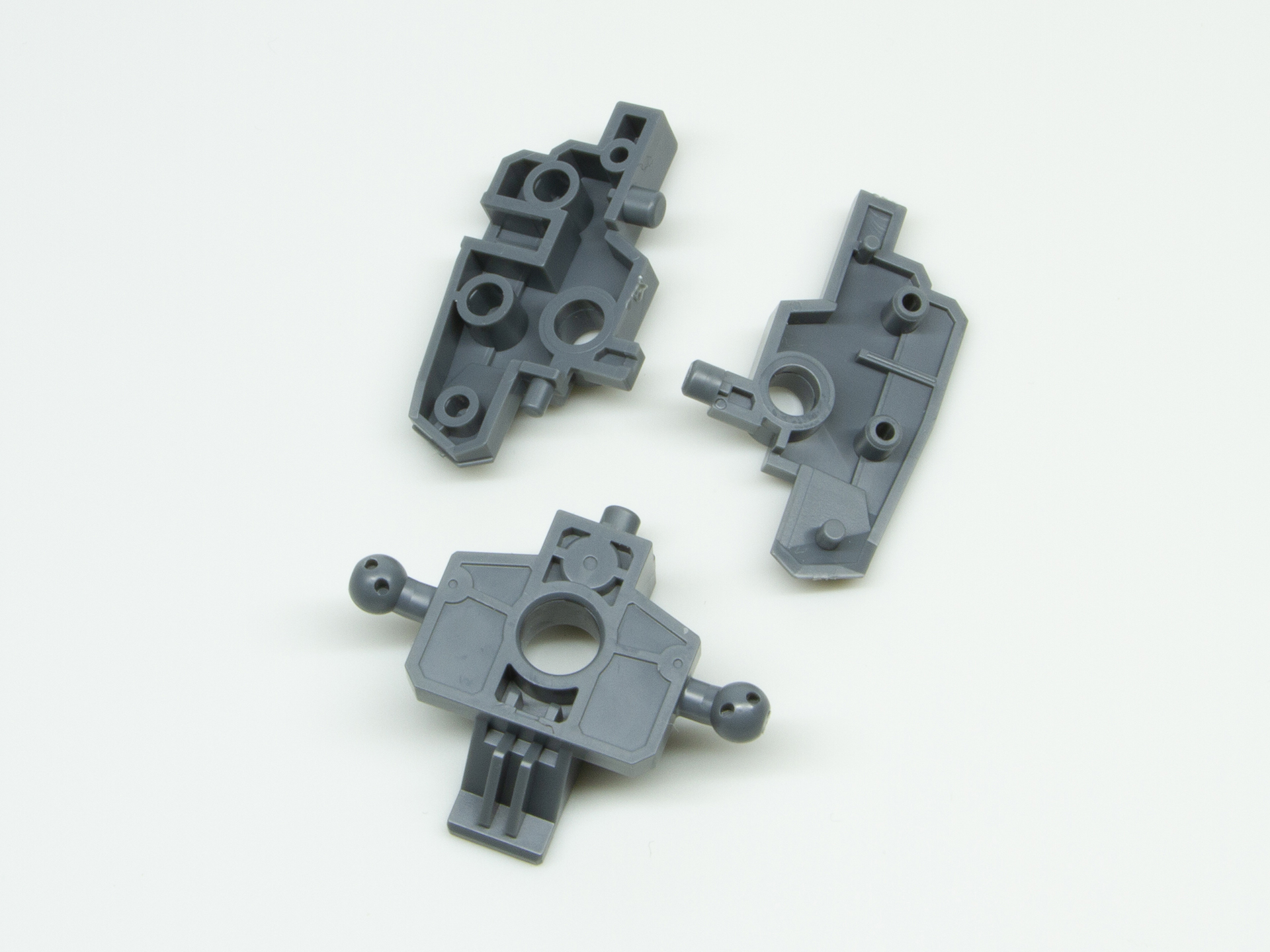 股関節を合わせ、上半身と接続する部分に組み付ける