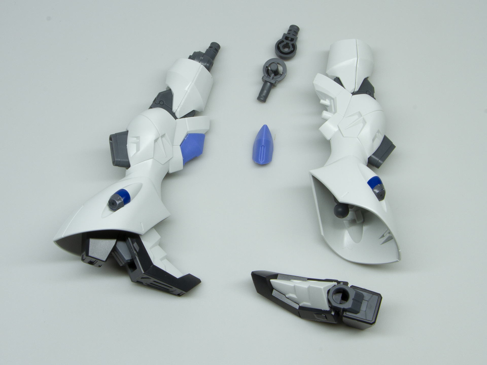 これを組み立てれば下半身が完成