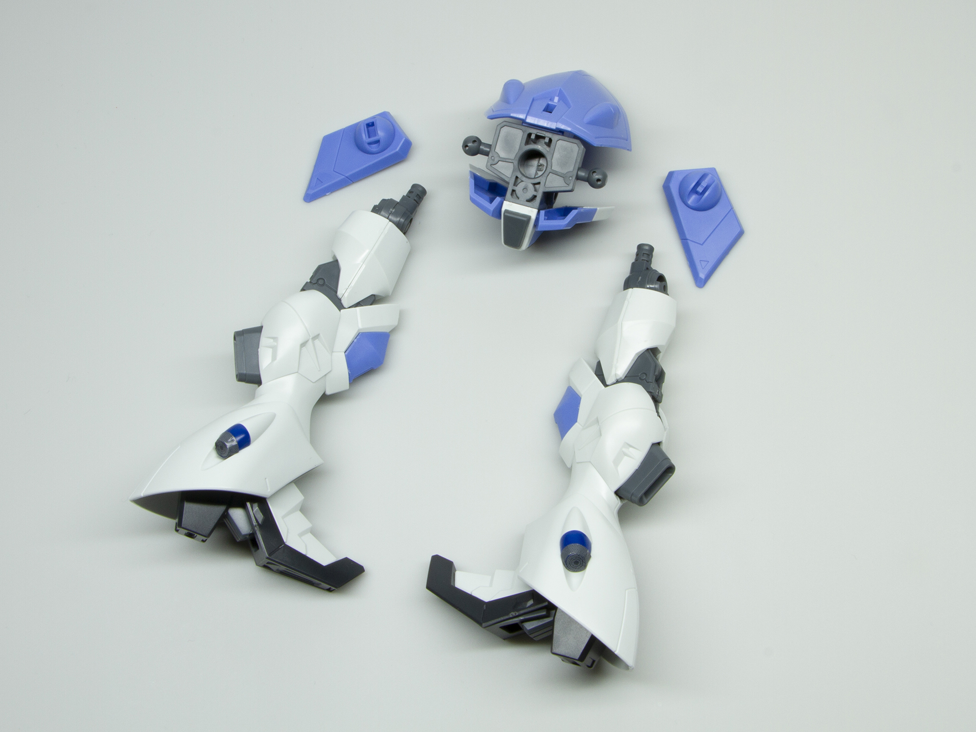 これを組み立てれば下半身が完成