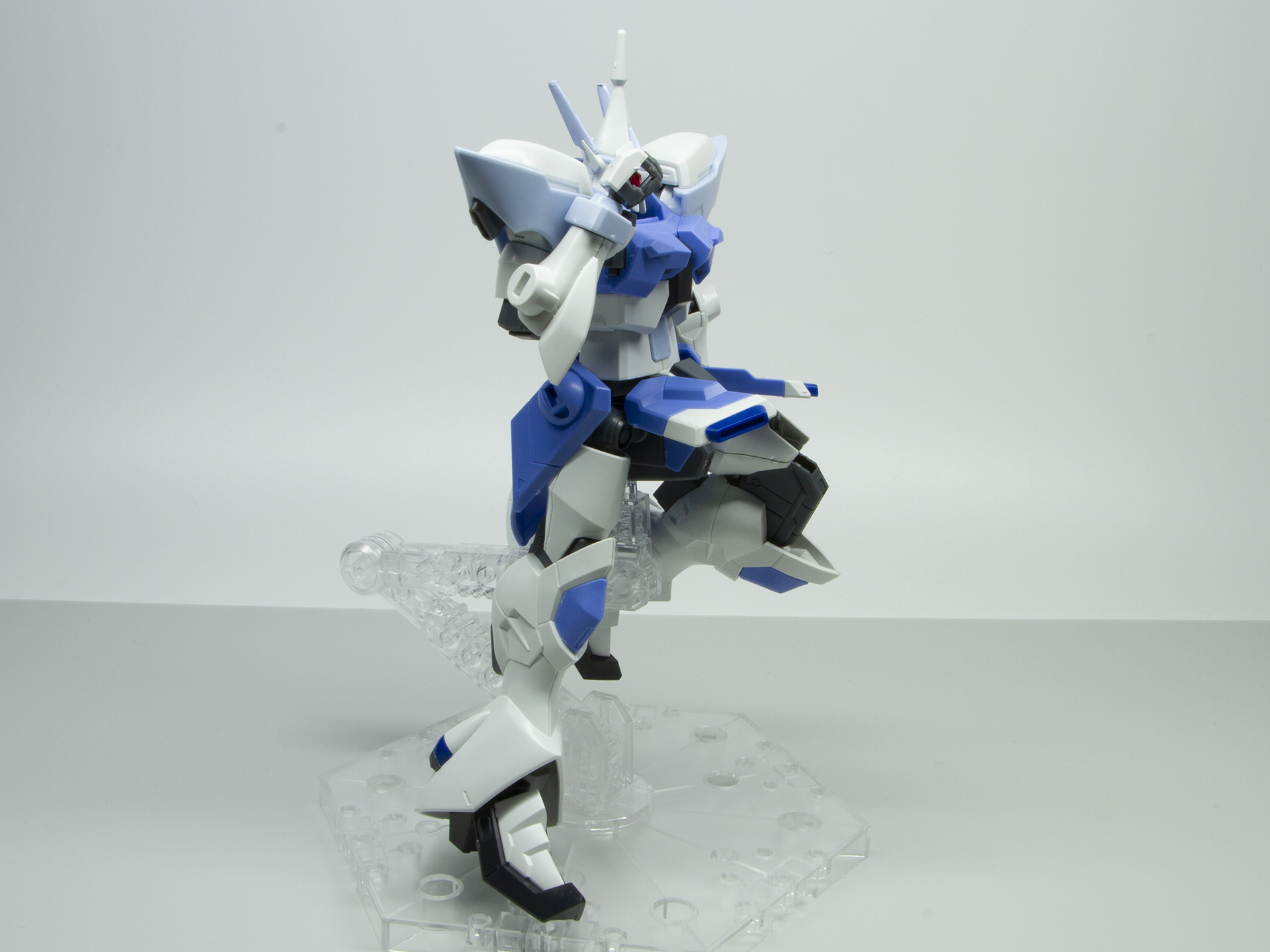 手足はかなり深くまで曲げることが可能