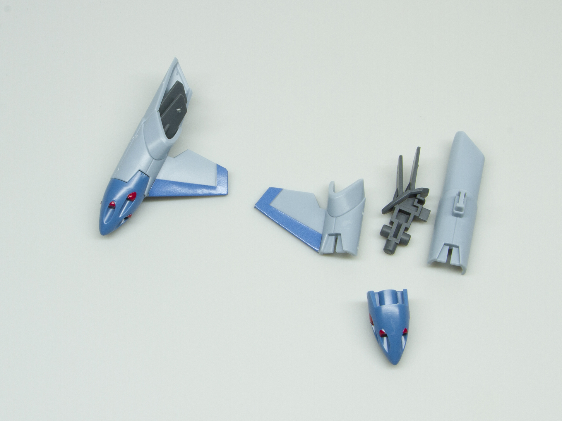 ミサイルランチャーは左右1基ずつ組み立てる