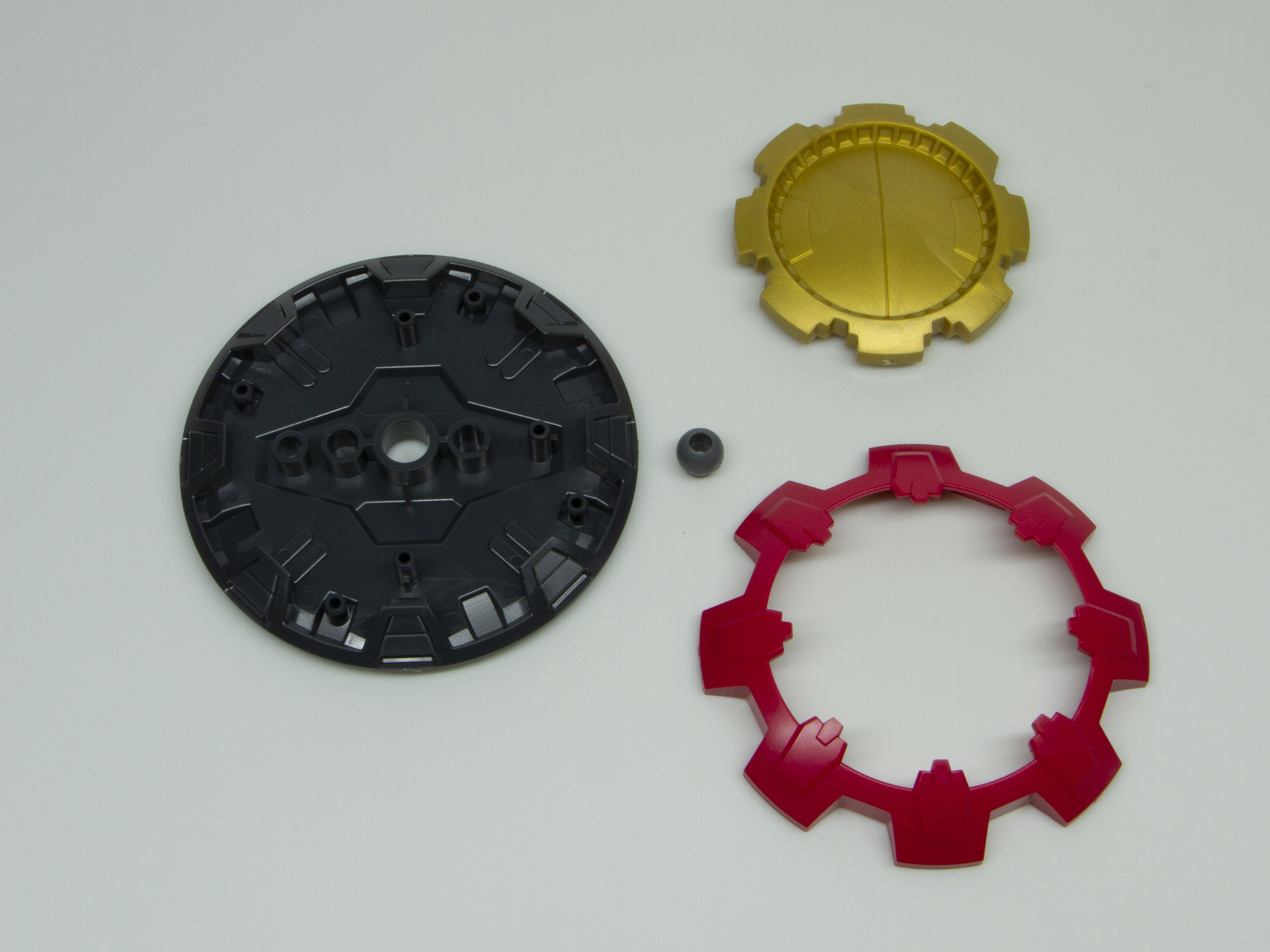 3パーツを組み合わせてシールを貼るだけで、もう劇中で見たシールドそのもの