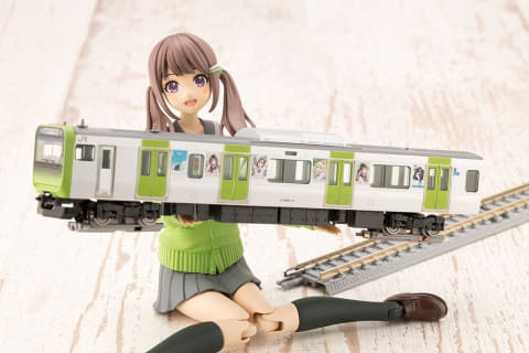 コトブキヤ 結城 まどか【うぐいすカラー】With 創彩少女庭園ラッピング車両 結城 まどか【冬服うぐいすカラーVer.】With ファーストカー