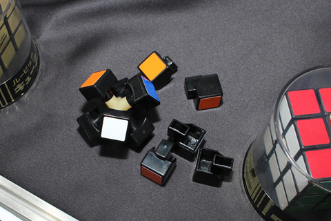 生誕50周年を記念する「ルービックキューブ レトロ」は、懐かし