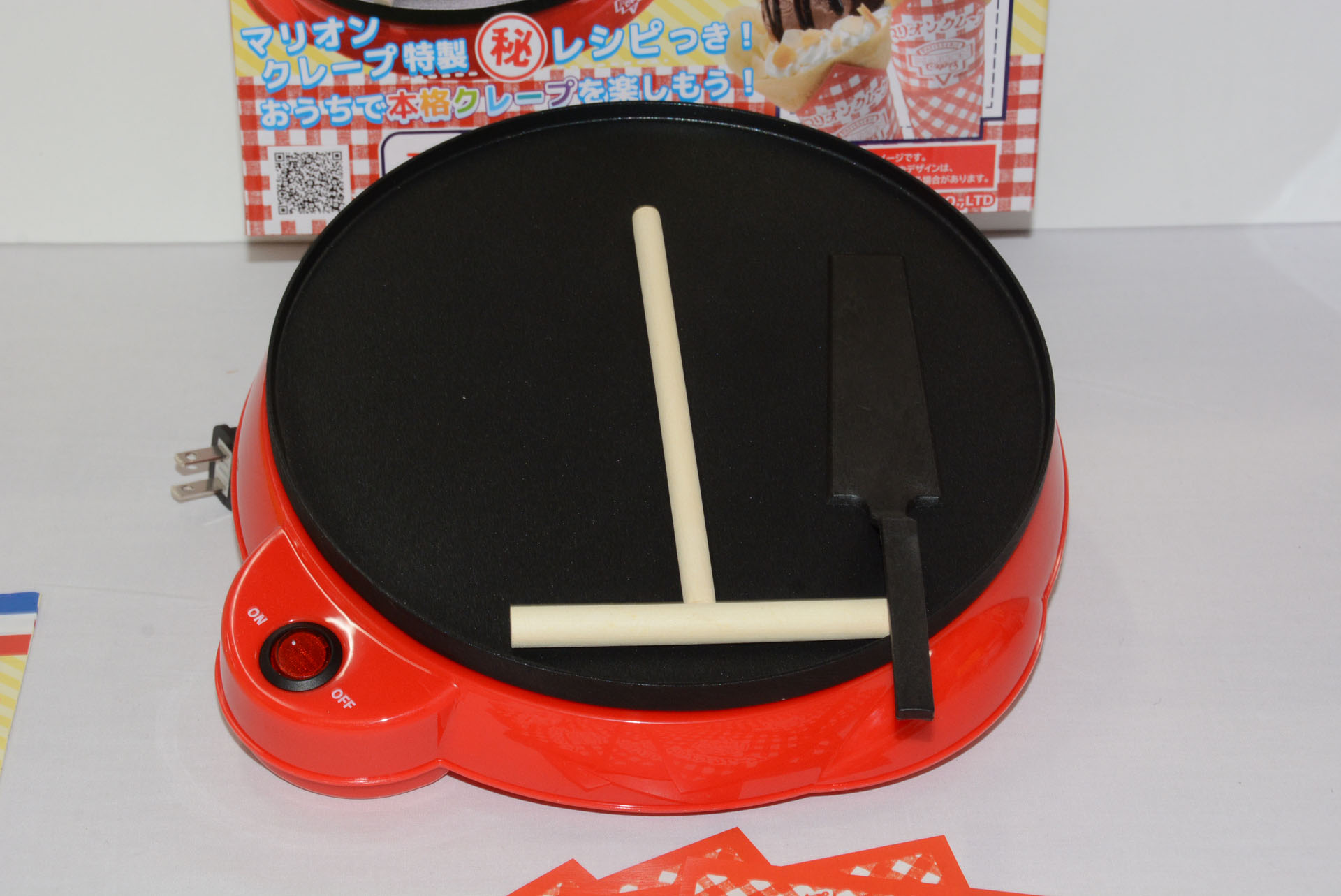 強くこだわった木の棒。マリオンクレープでおなじみの生地をのばす棒で、業務用と同じ感触で作れるように、強めの監修が入ったとのこと