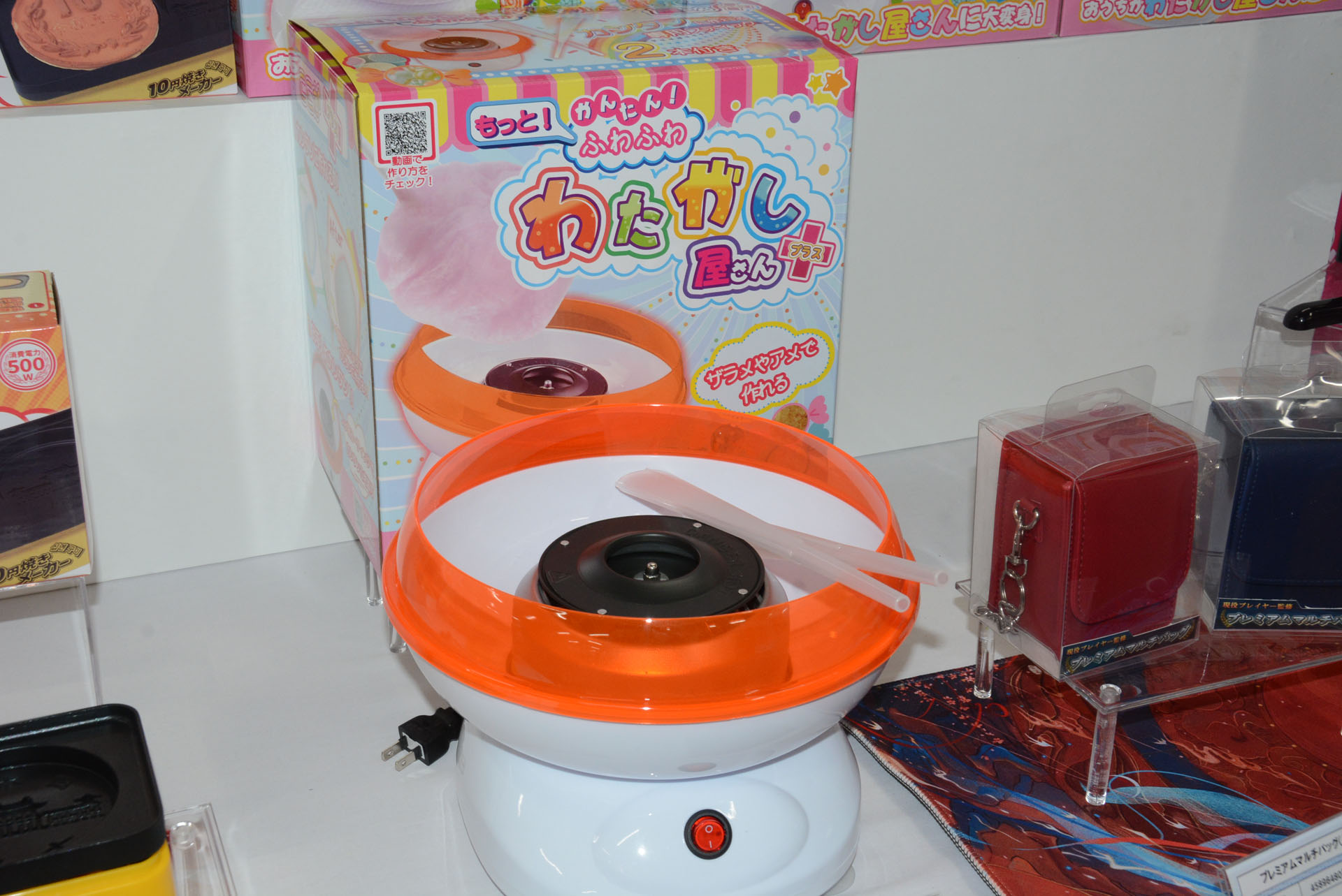 「わたがし屋さん プラス」。本物と同じ手順で綿菓子が作れる。お孫さんに綿菓子を振る舞いたい、と買う方が多いとのこと