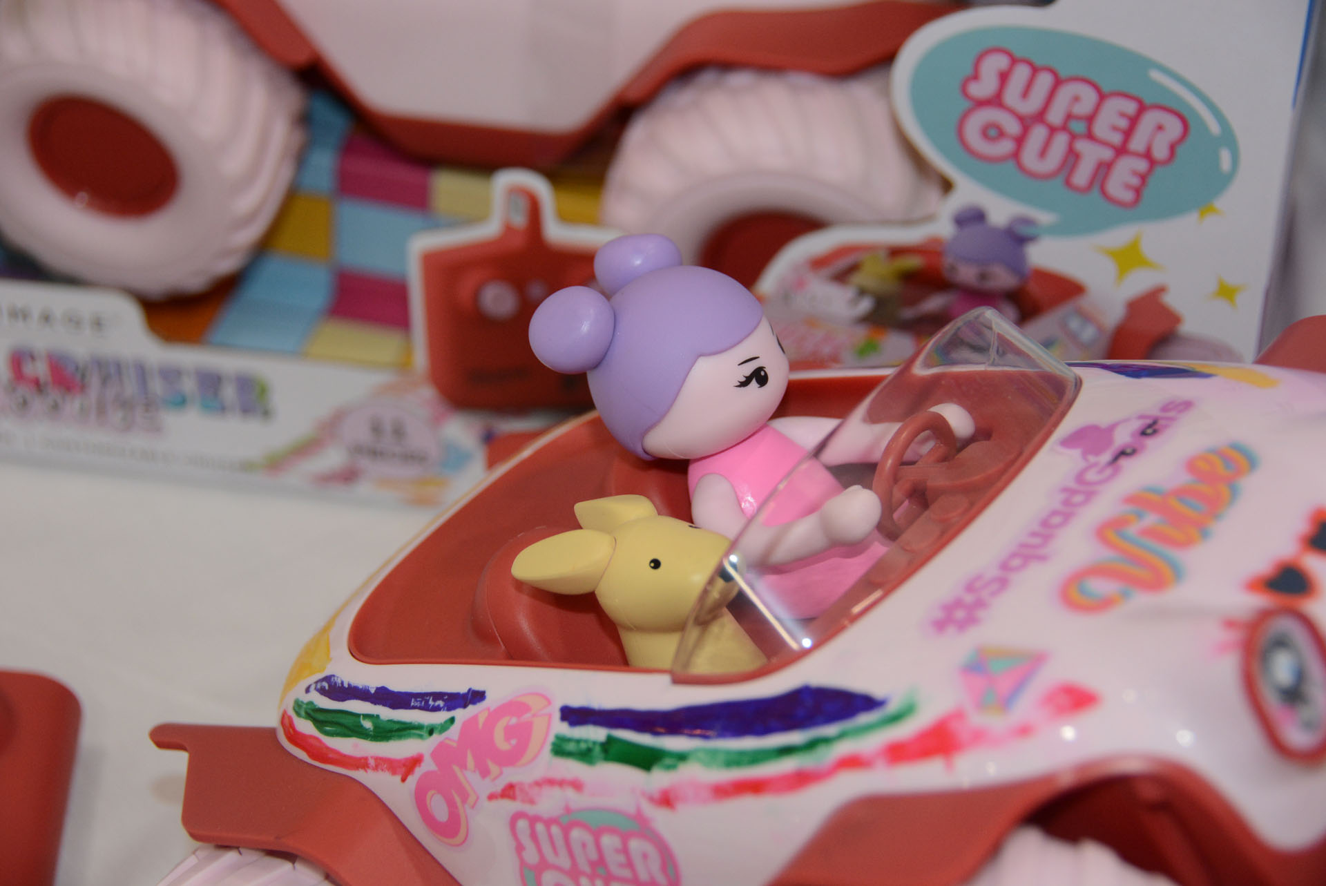 ドライバーの女の子も髪型でイメージを変える。ちょっとクール系なのがいい