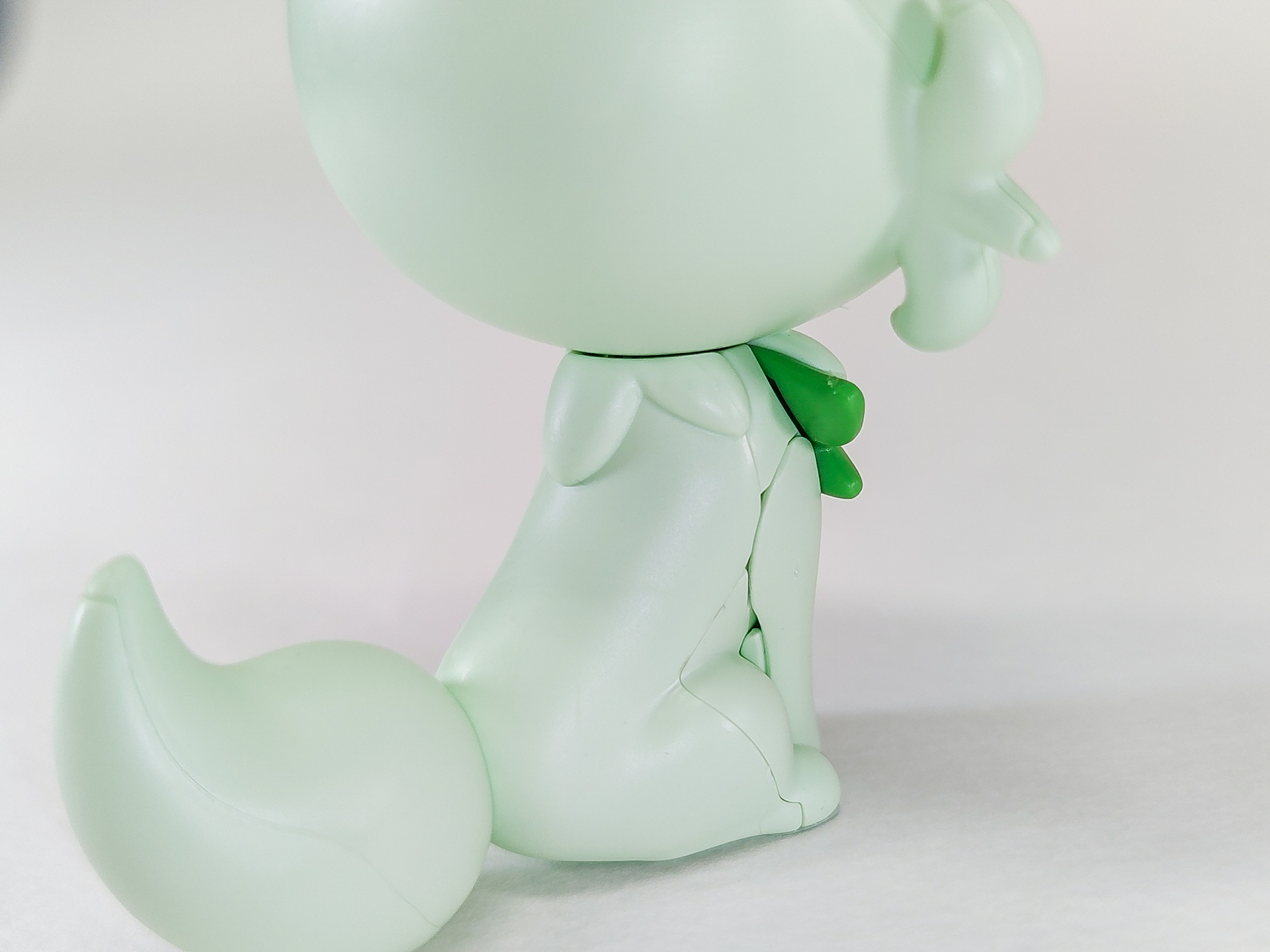 襟の緑は別パーツで色分け。造型もしっかりしている