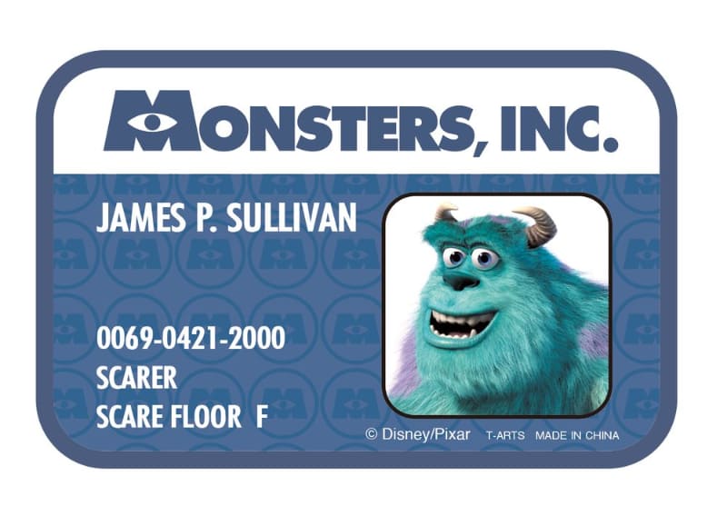 サリーとマイクの社員証カードも付属する