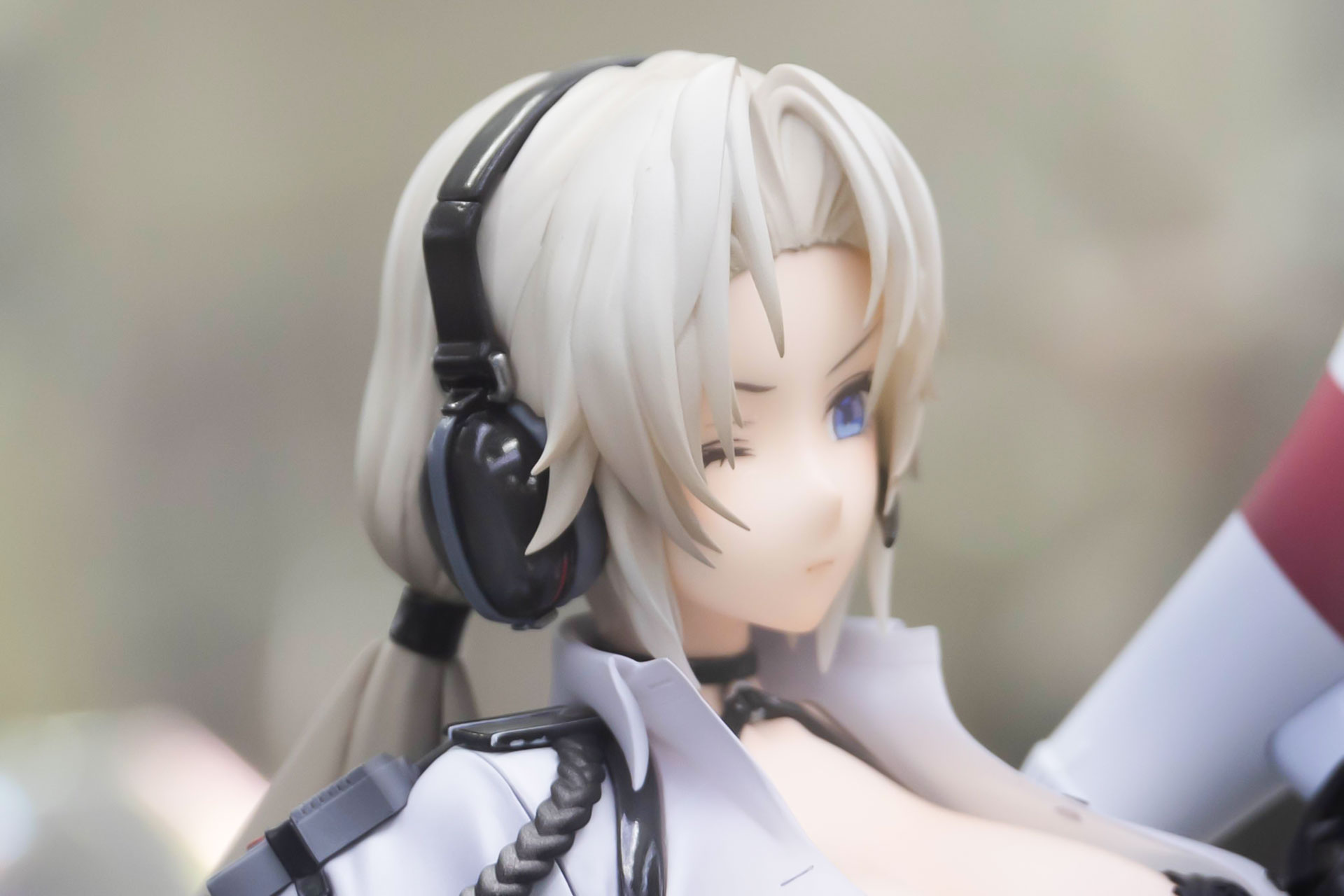 長い後ろ髪の印象が強いが、前髪部分もなかなかユニークで見ていて飽きない