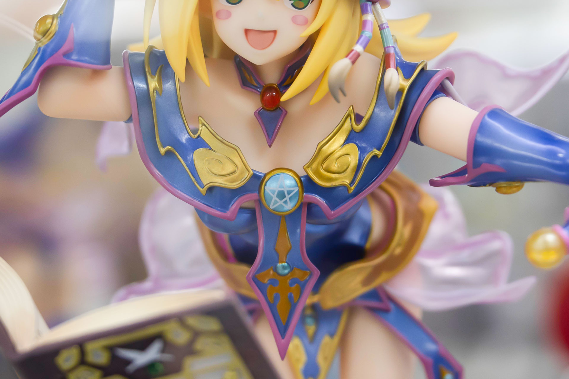 部分的に見るとまるで鎧のようだ