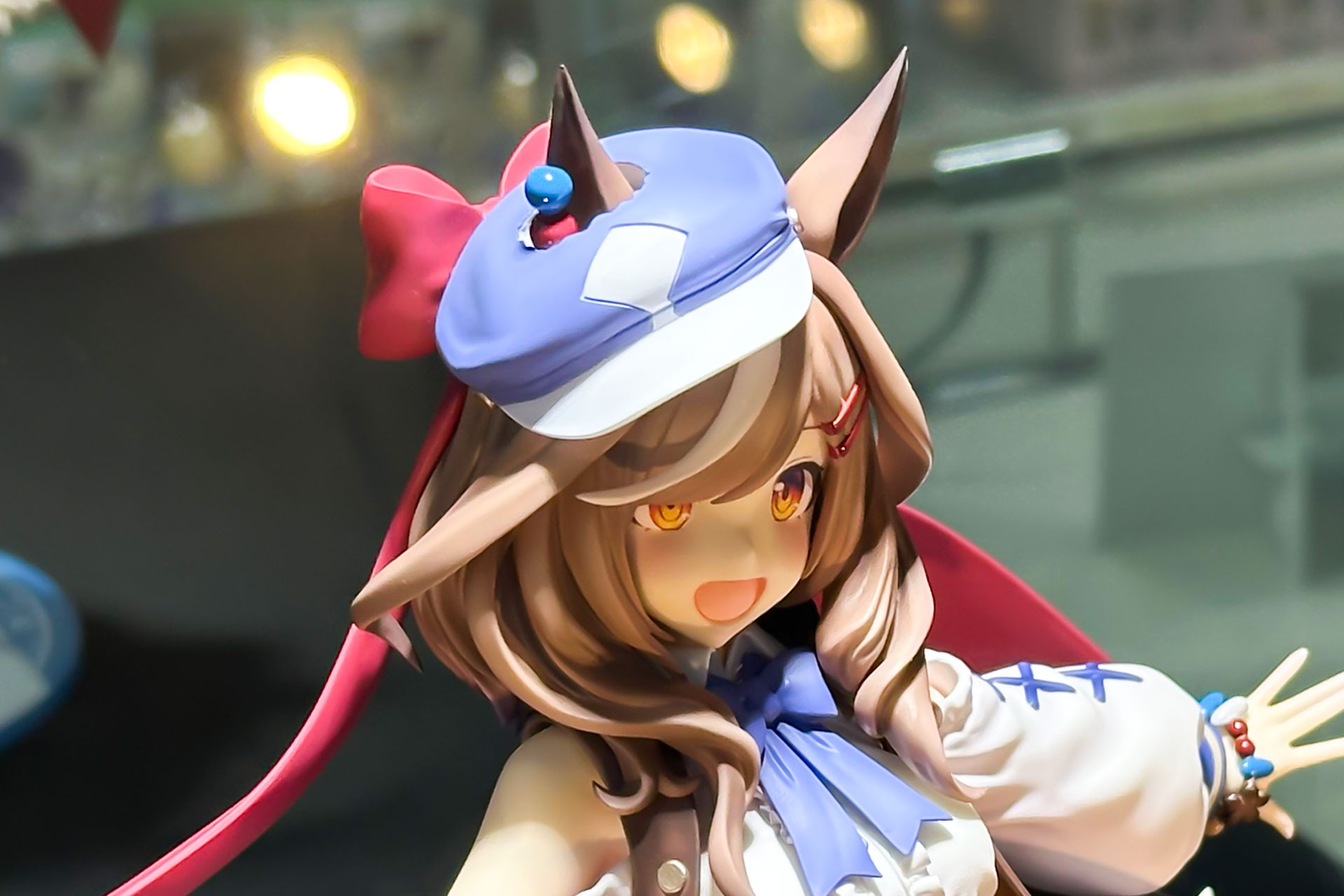 キャスケットから耳が飛び出しているところも面白い