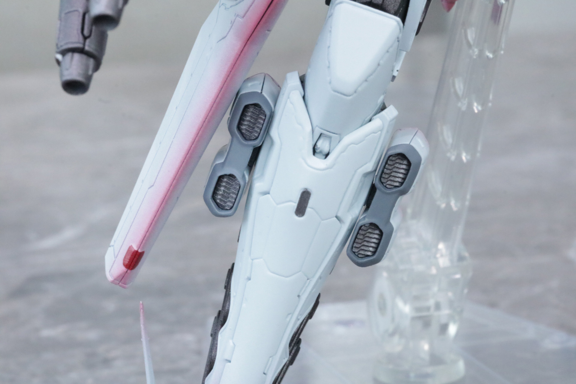 スリット造形などが確認できる