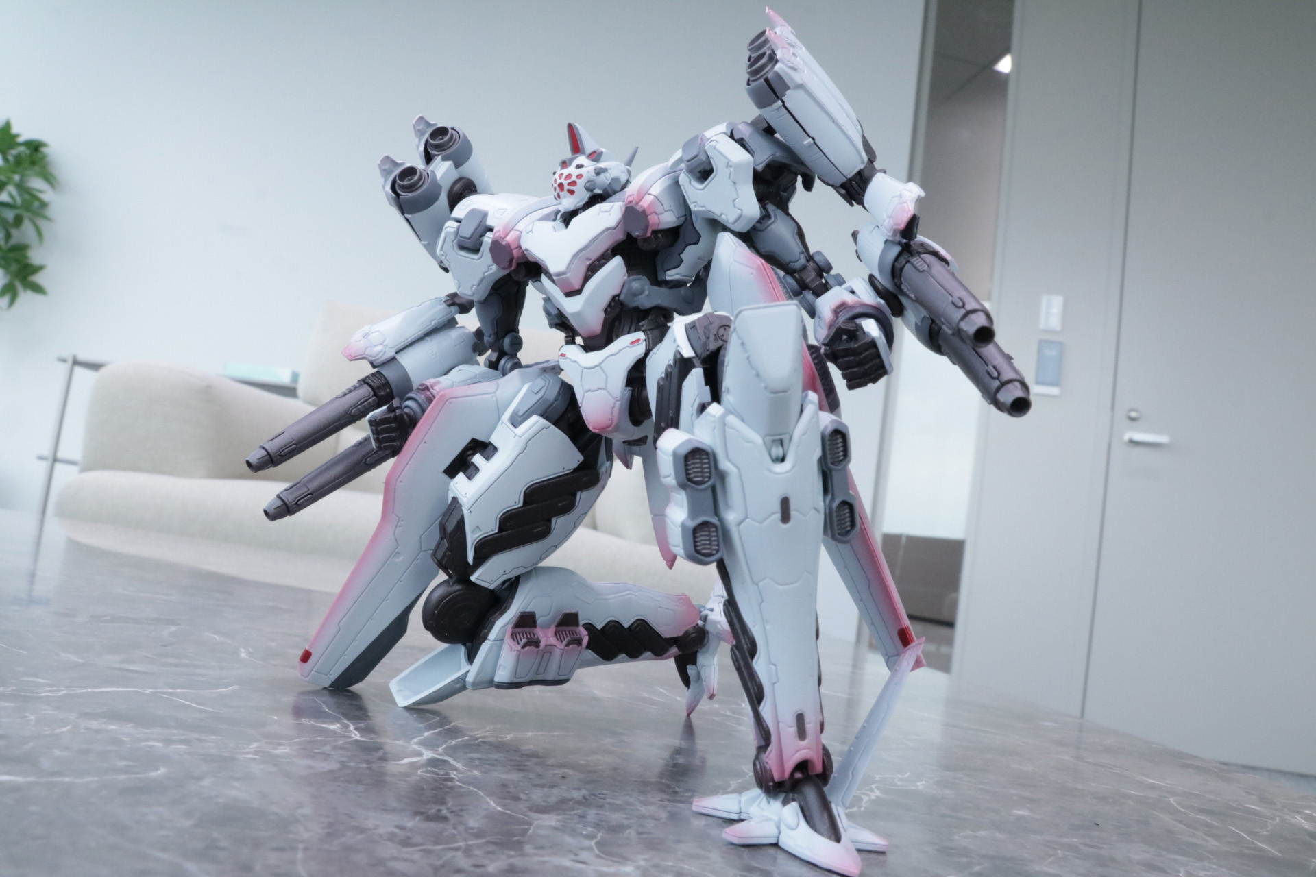 ゲームでも印象的な登場。そして、立ち上がる様子を再現可能