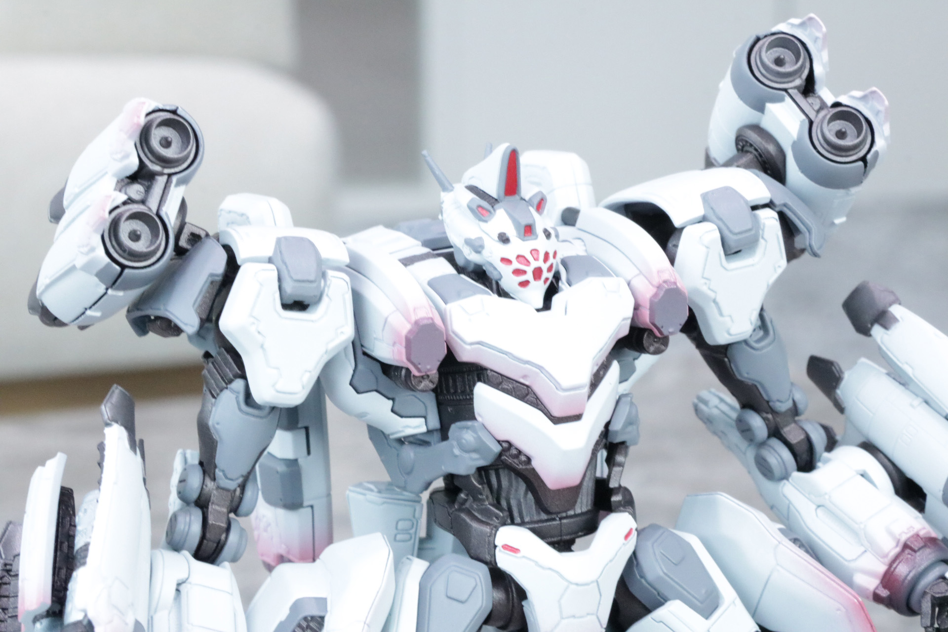 装甲のモールドや下各部のディテールがつくりこまれている