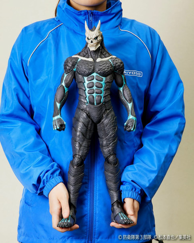 怪獣8号」が大型ソフビで海洋堂から登場！ シンプルな立ち姿で10