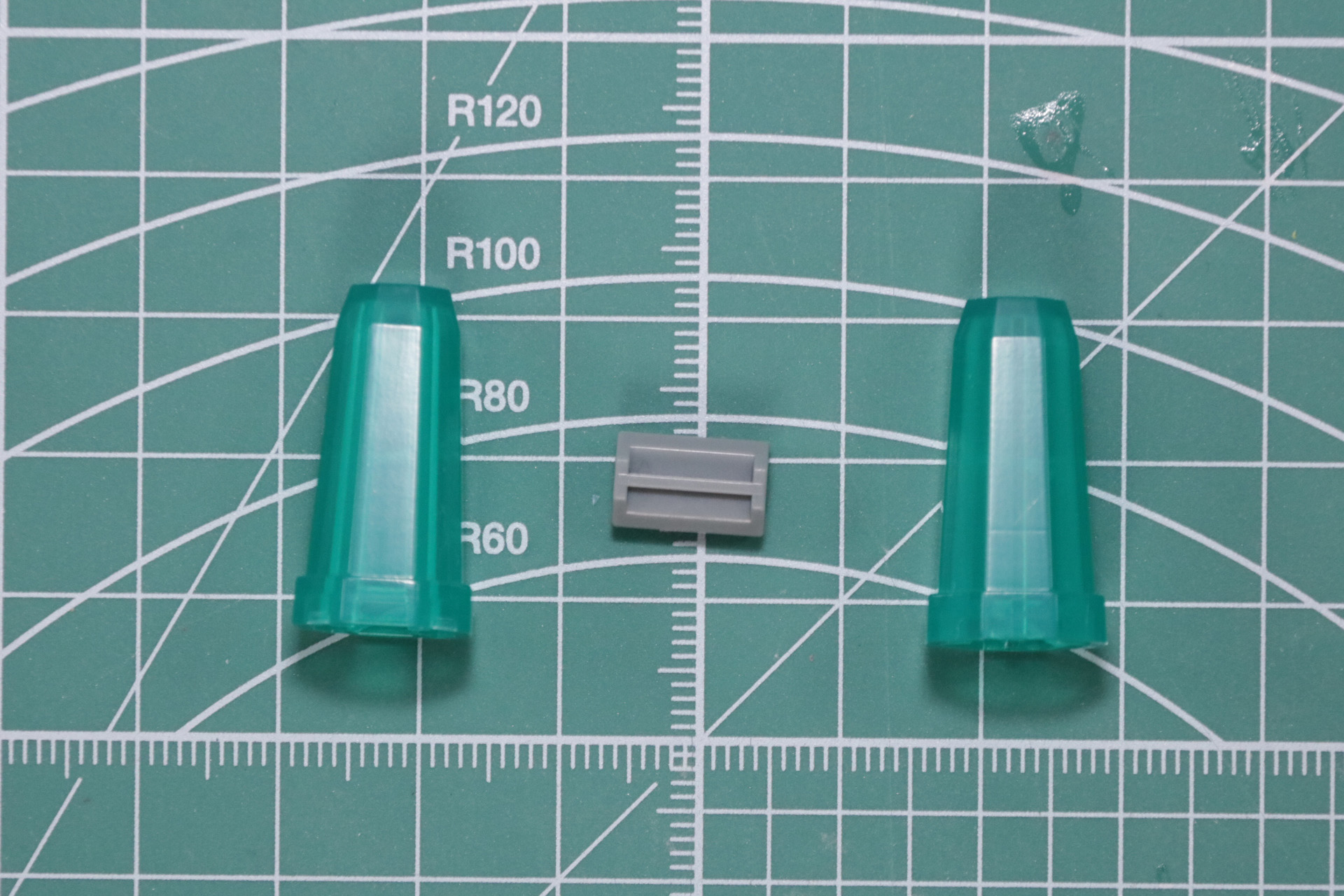 「日輪光烈大撃破」を再現する形状重視パーツと手甲部の接続パーツ