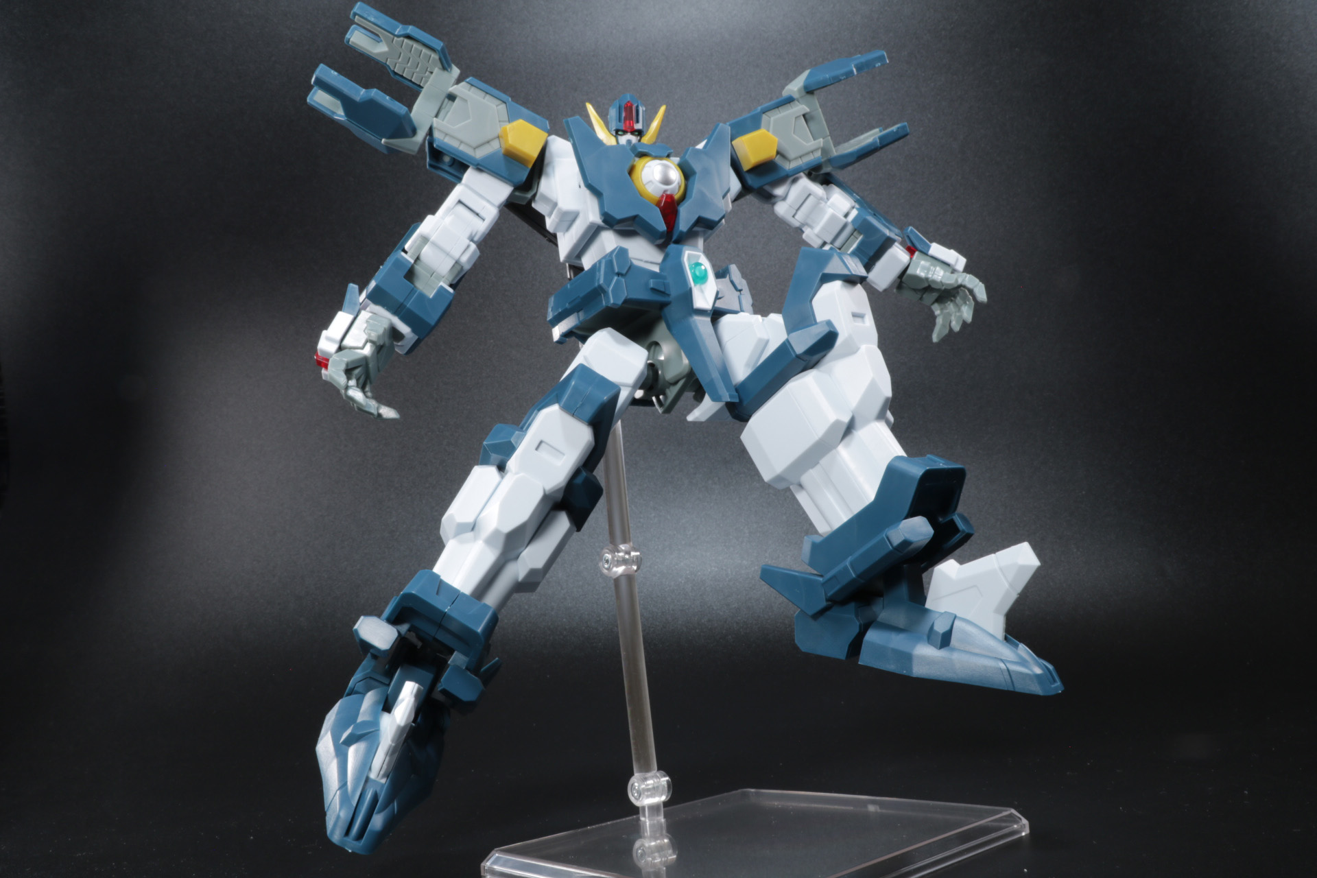 別売りの「THE シンプルスタンド」で跳躍時の躍動感も表現できる